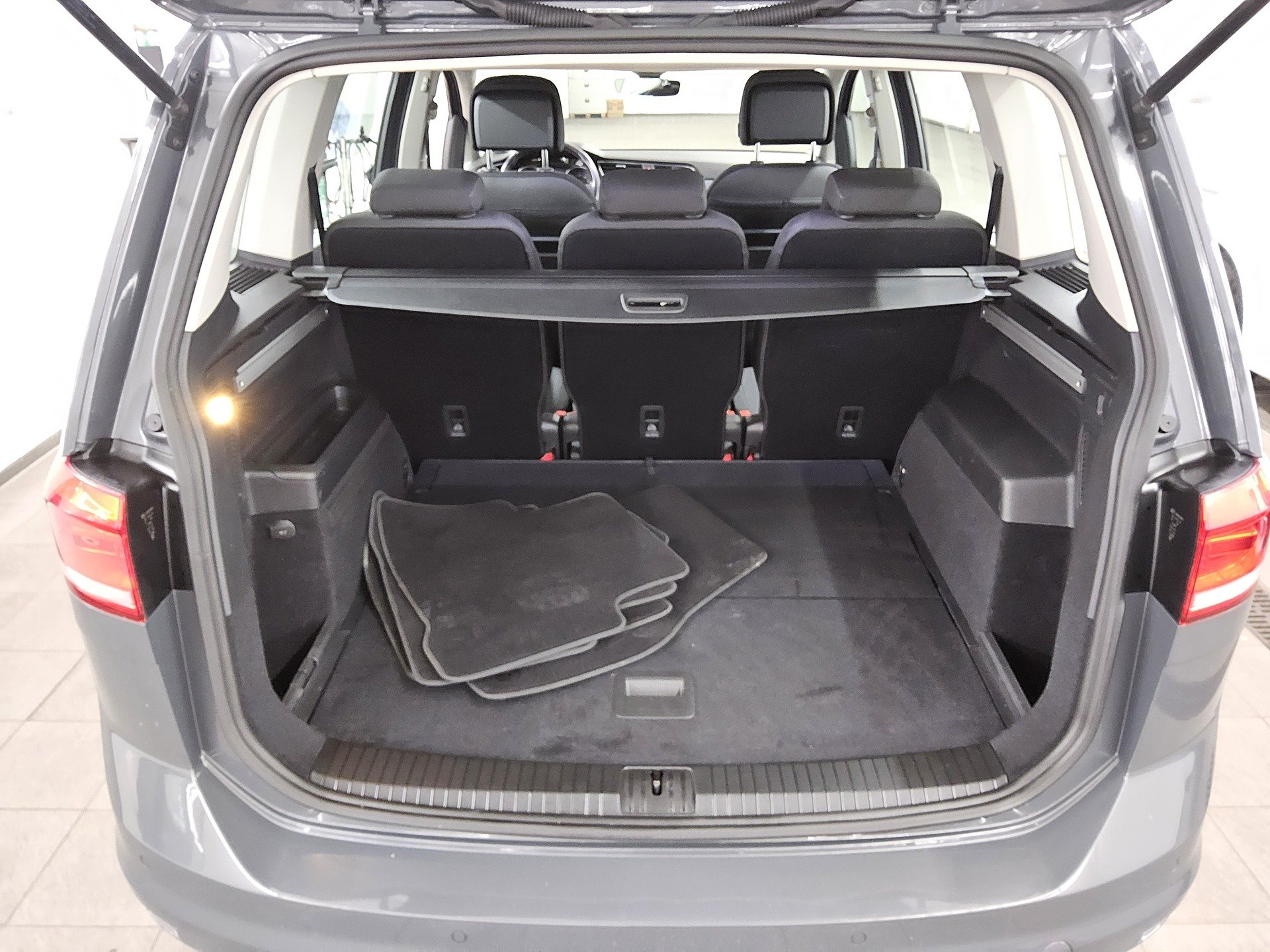 Volkswagen Touran 2.0 TDI Comf. Alcantara Navi ACC 11