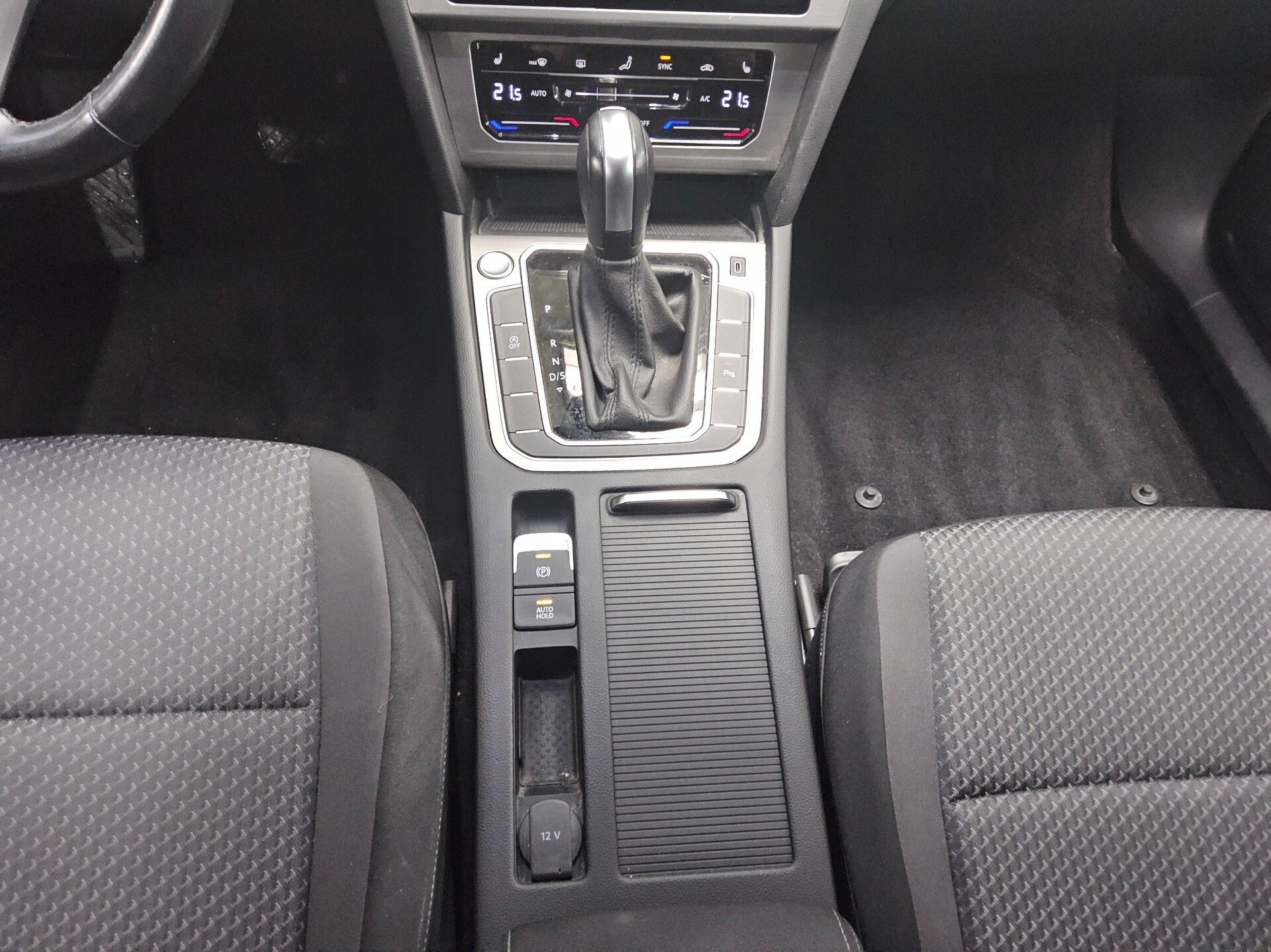 Volkswagen Passat Var. 2.0 TDI Navi LED ACC RfK PDC Shz 6