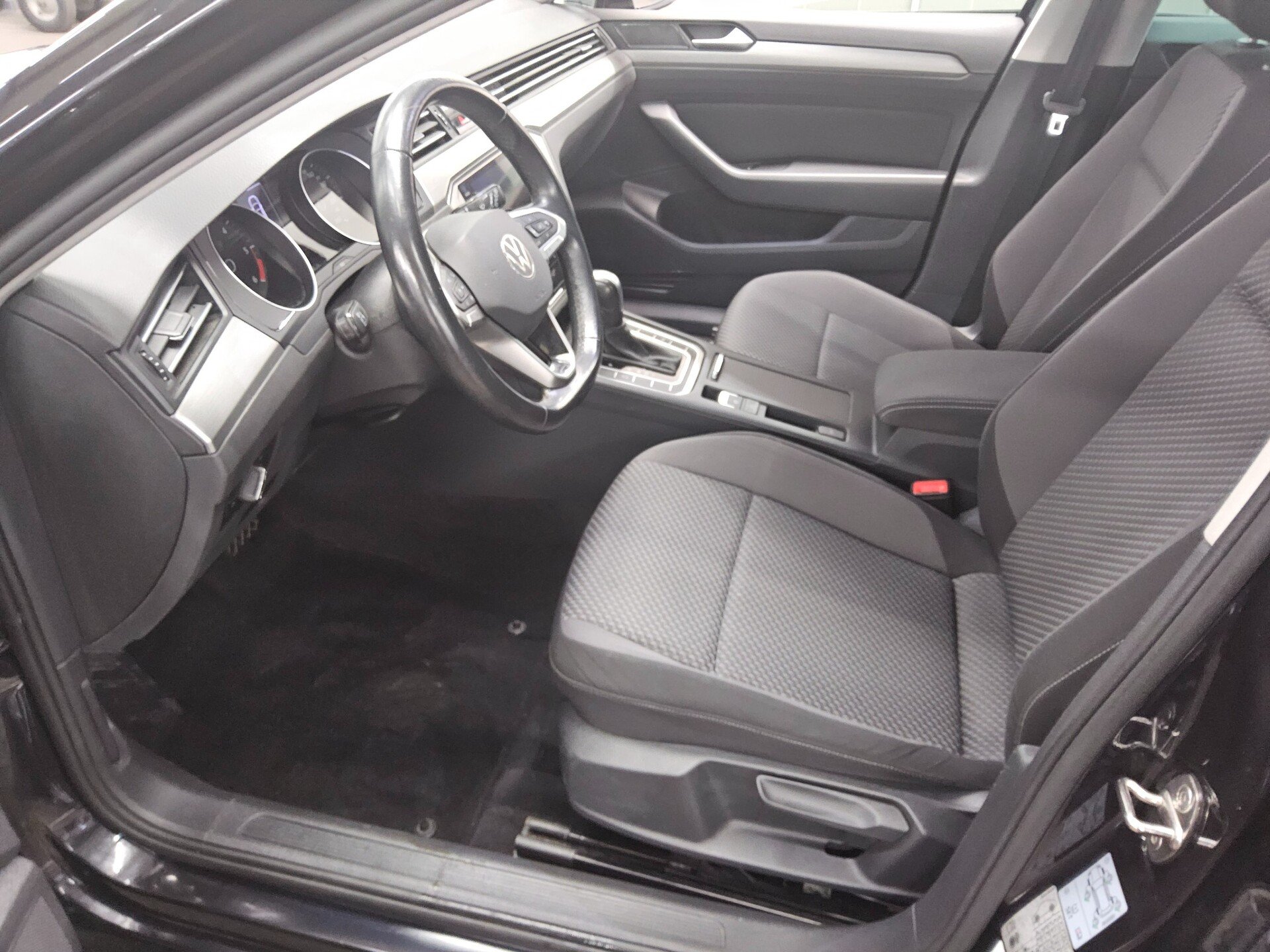 Volkswagen Passat Var. 2.0 TDI Navi LED ACC RfK PDC Shz 8
