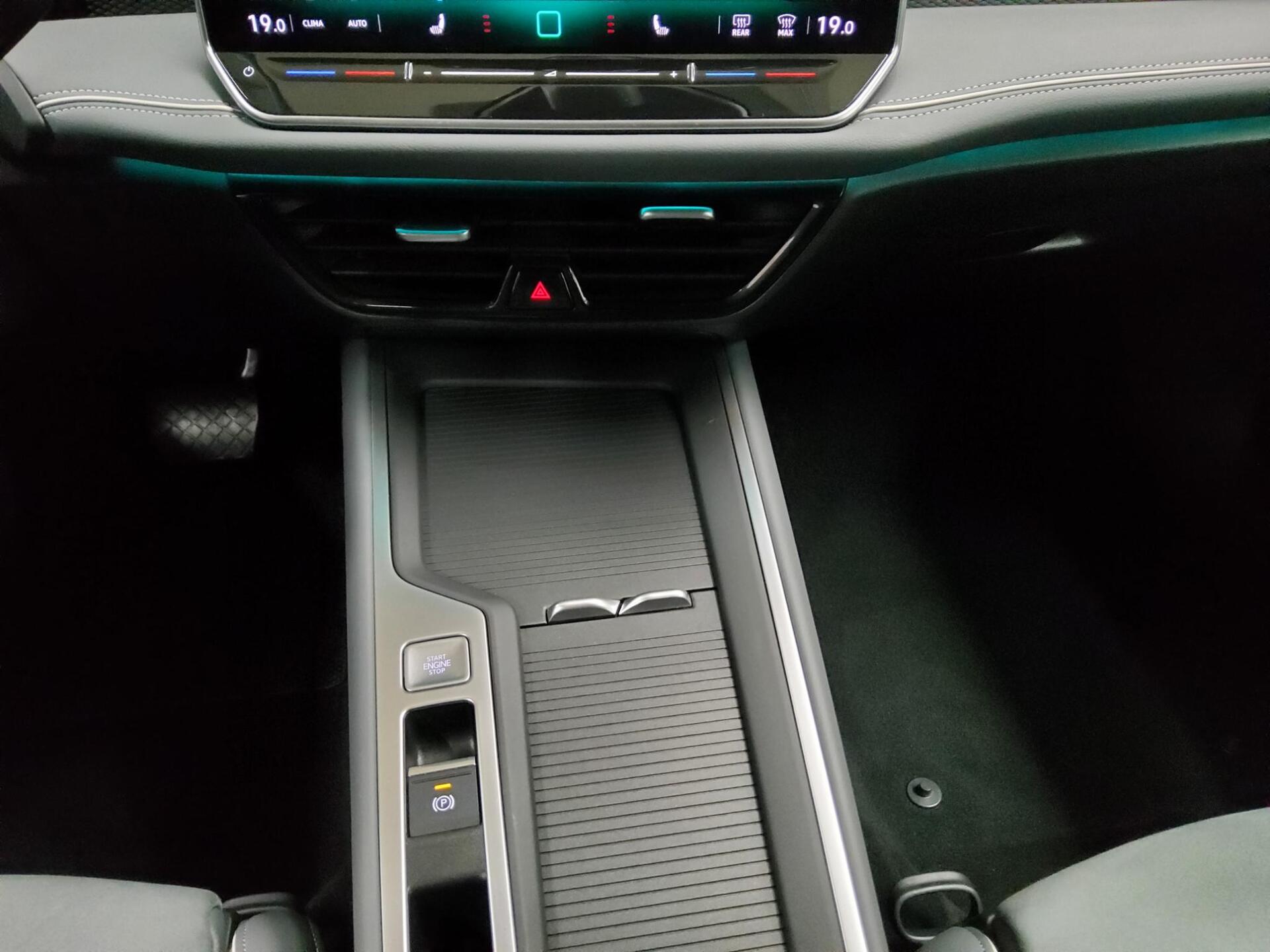 Volkswagen Passat Var. 2.0 TDI Business DC LED HuD 360° 6