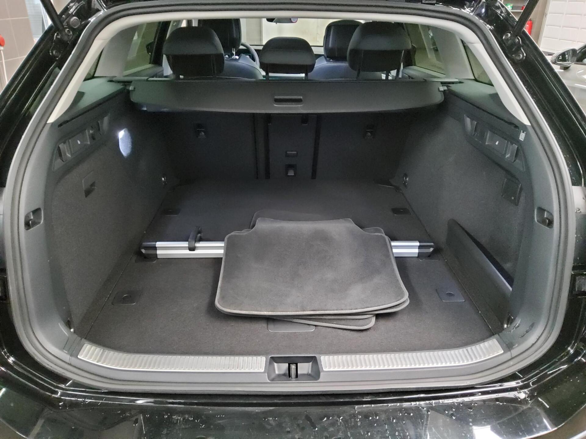 Volkswagen Passat Var. 2.0 TDI Business DC LED HuD 360° 12