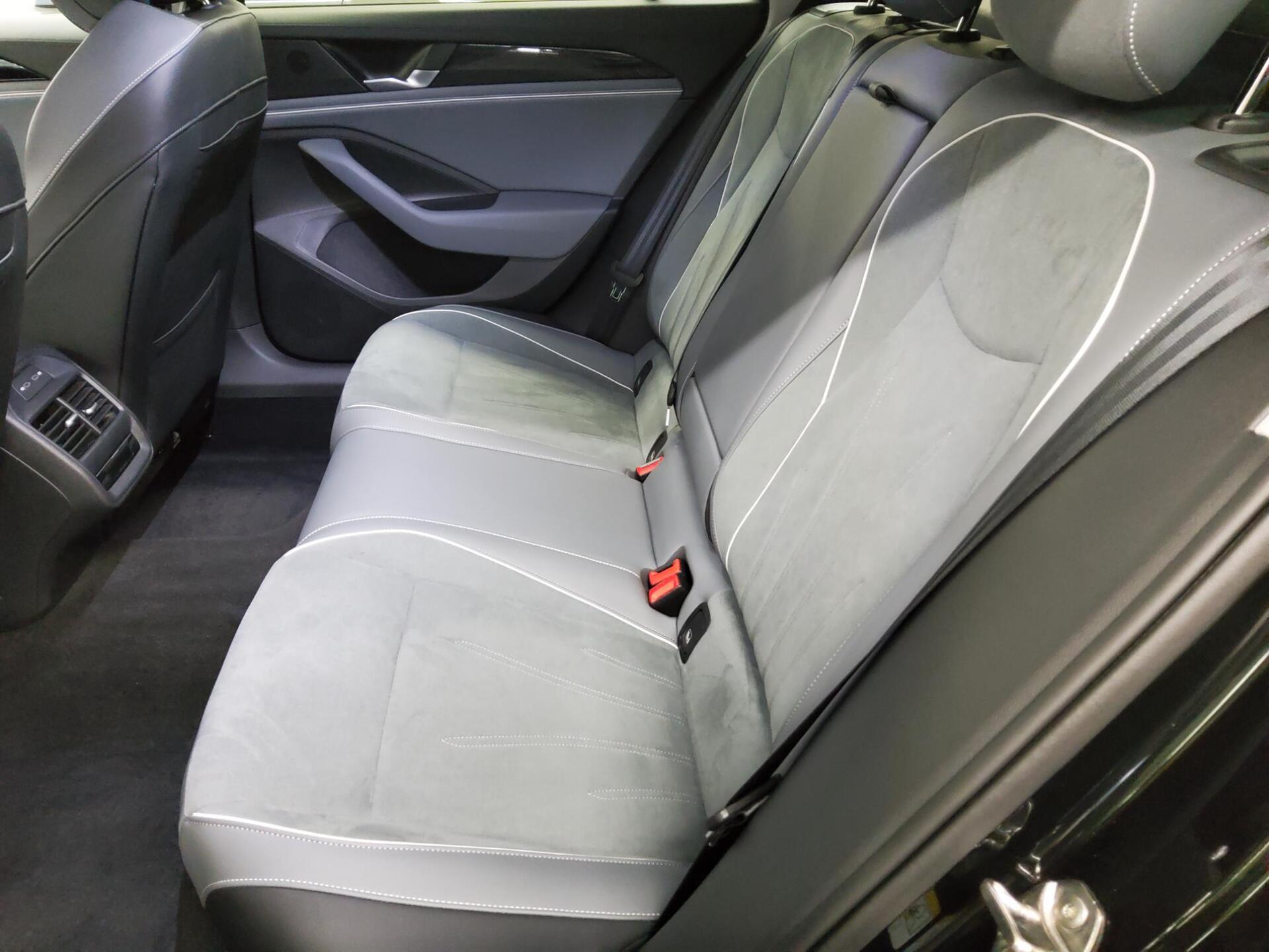 Volkswagen Passat Var. 2.0 TDI Business DC LED HuD 360° 13