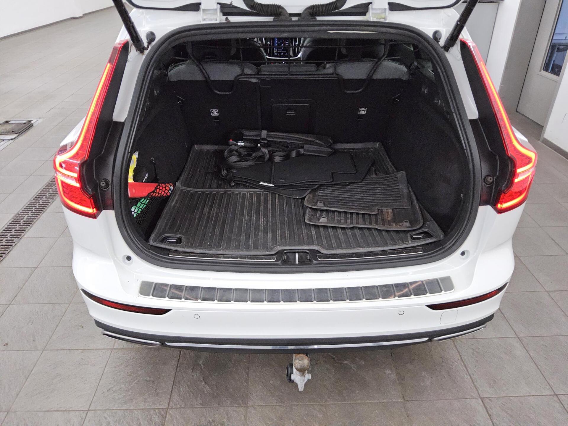 Volvo V60 T6 Inscription Navi LED HuD AHK RFK ACC 12