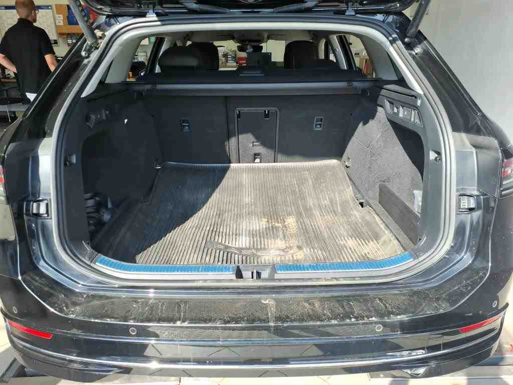 Volkswagen Passat Variant 2.0 TDI Elegance NAVI H/K Sound SHZ ACC 11