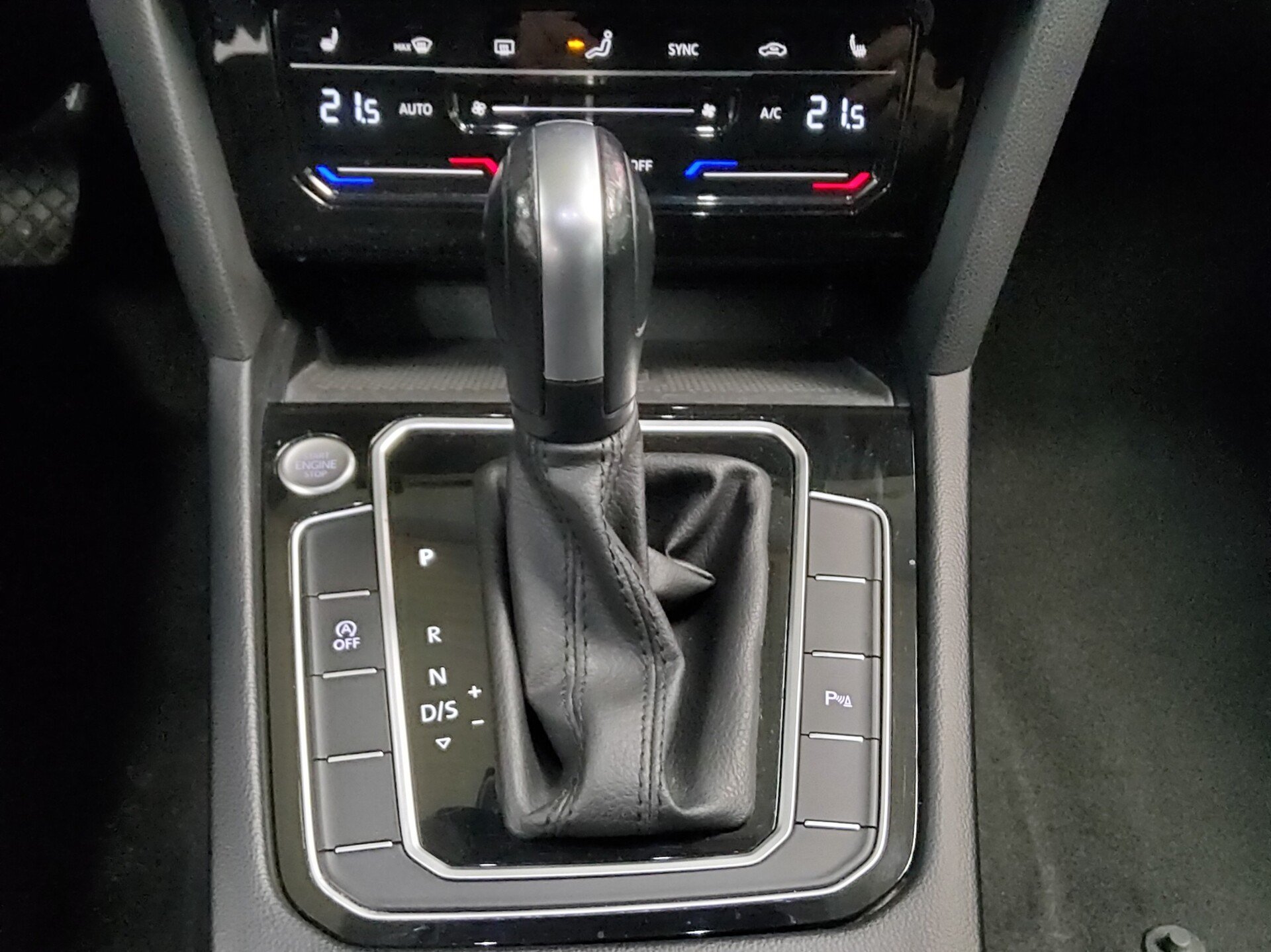 Volkswagen Passat Var. 2.0 TDI Business Navi LED AHK RfK 6