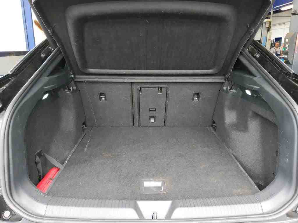 Volkswagen ID.5 Pro Performance NAVI SHZ ACC AHK 11