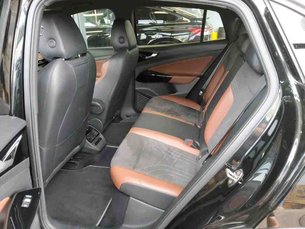 Volkswagen ID.5 Pro Performance NAVI SHZ ACC AHK 10