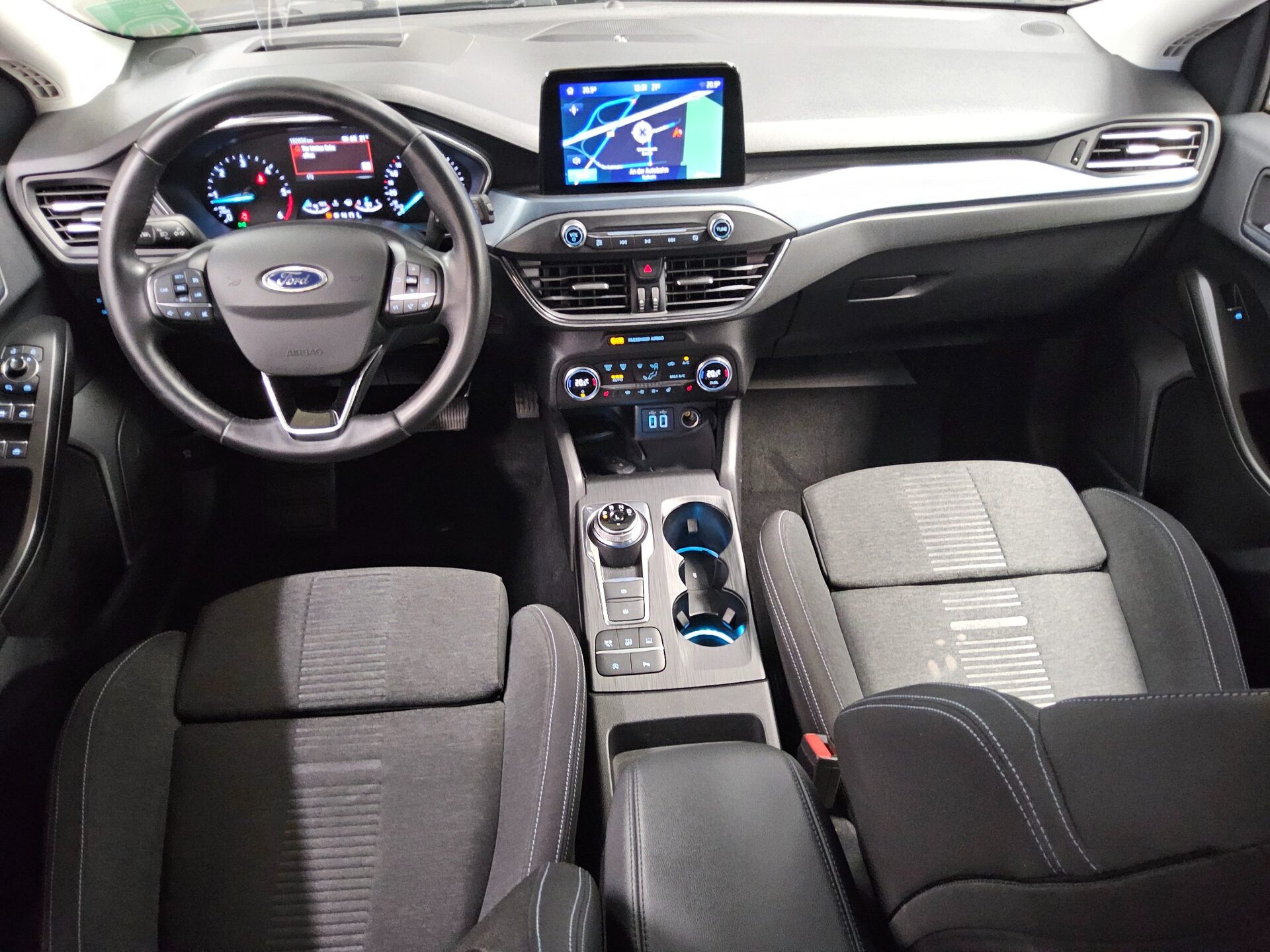 Ford Focus 1.5 EB Active Navi LED HuD B&O Sound RFK 5