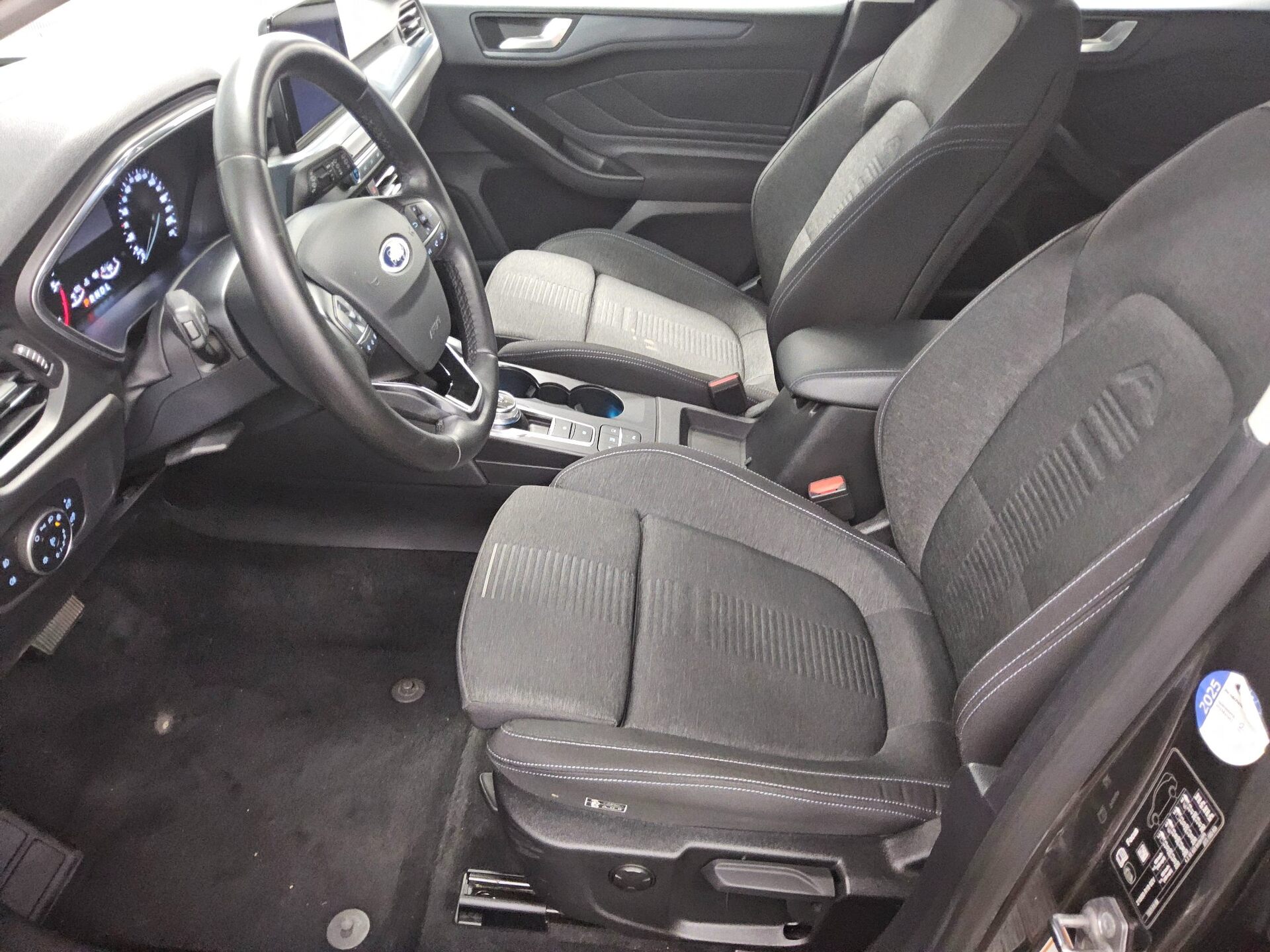 Ford Focus 1.5 EB Active Navi LED HuD B&O Sound RFK 8