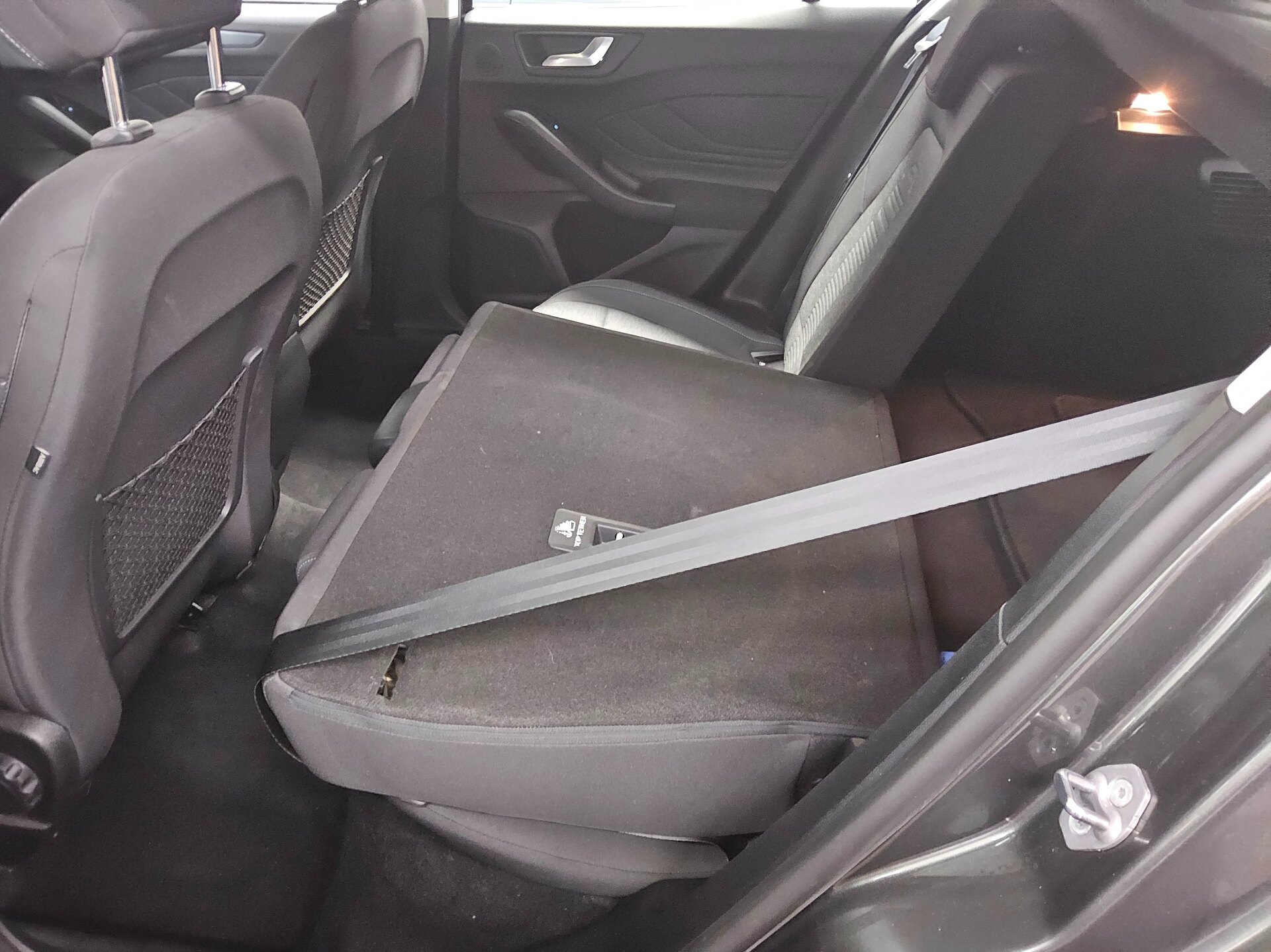 Ford Focus 1.5 EB Active Navi LED HuD B&O Sound RFK 12
