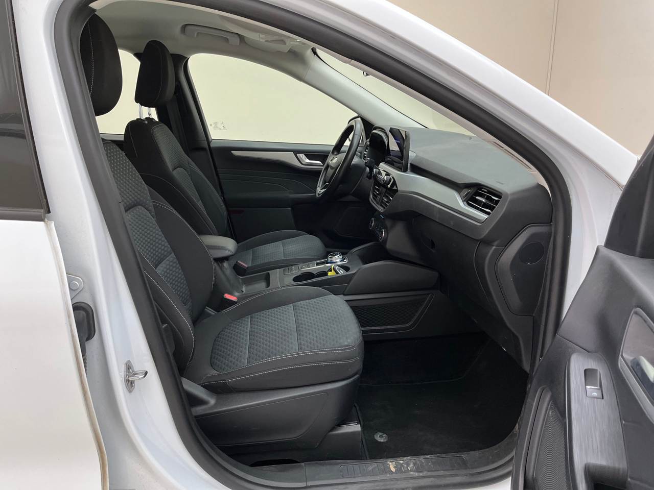 Ford Kuga 1.5 EB Cool&Connect NAVI SHZ PDC LED AHK 6