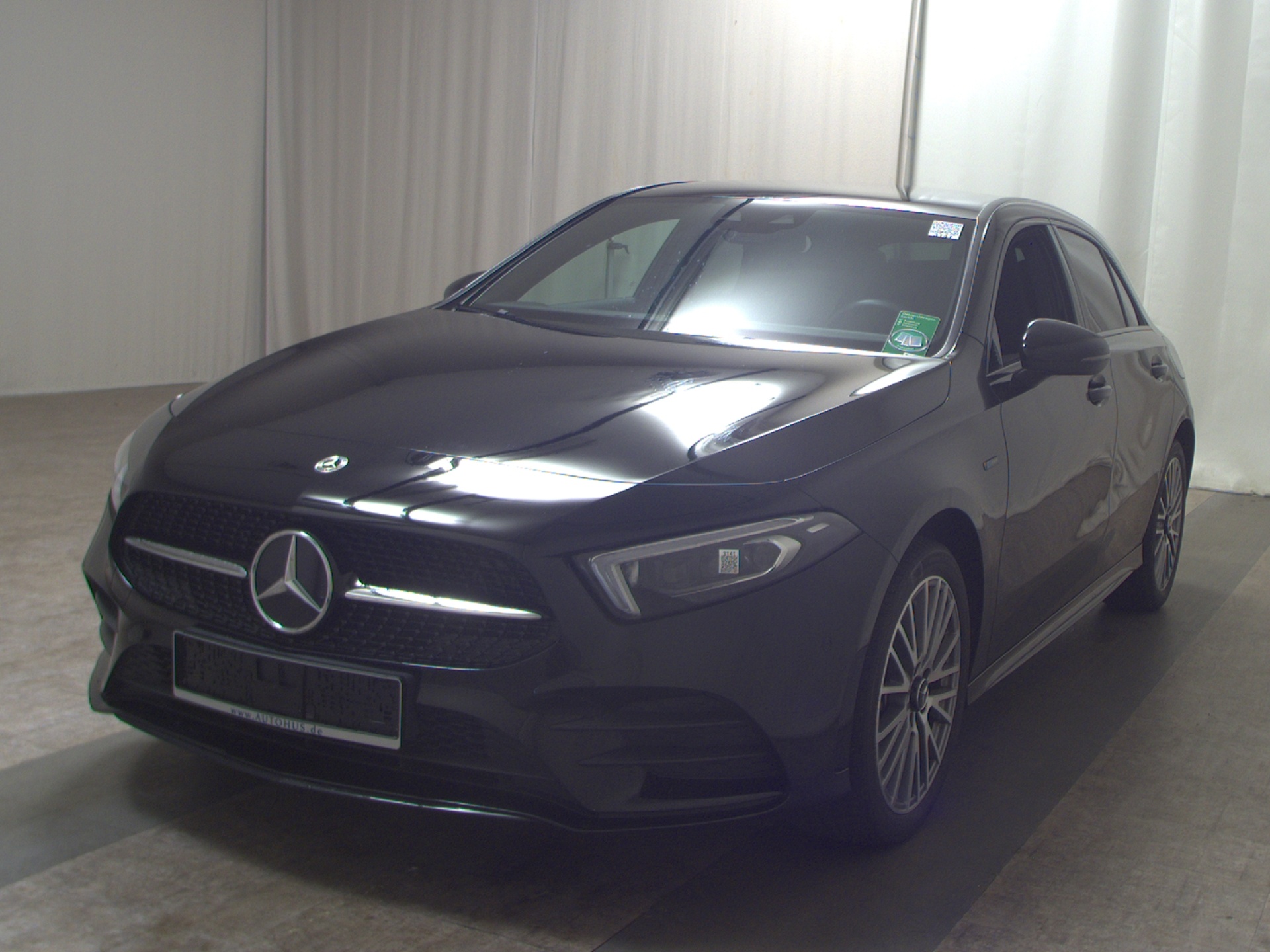 Mercedes-Benz A 250 e AMG-Line Night Navi MB-LED RFK Shz 2