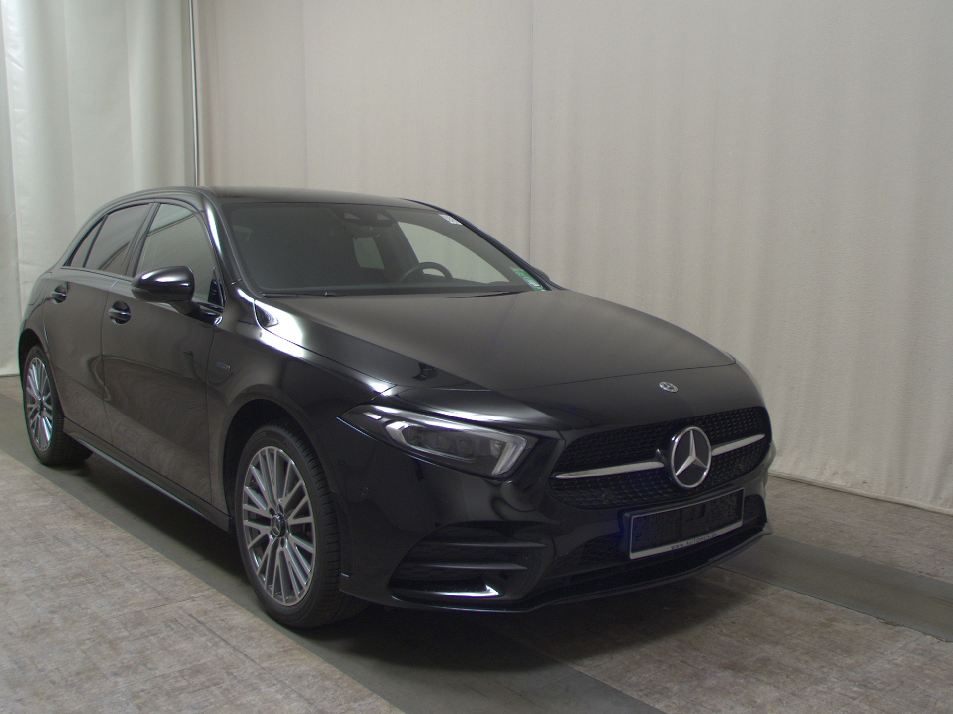 Mercedes-Benz A 250 e AMG-Line Night Navi MB-LED RFK Shz 3
