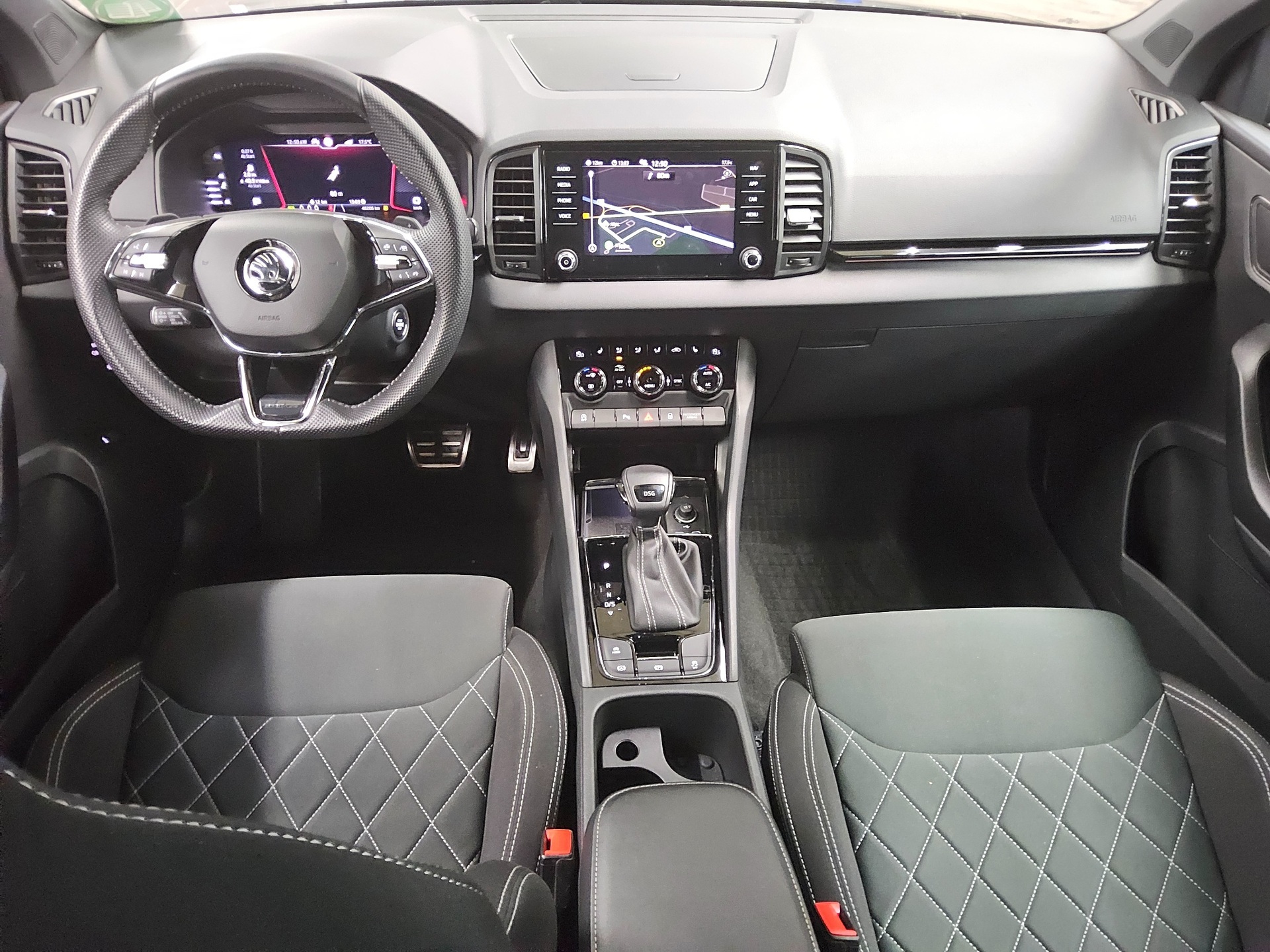 Skoda Karoq 1.5 TSI SportLine Navi LED vc ACC PDC Shz 5