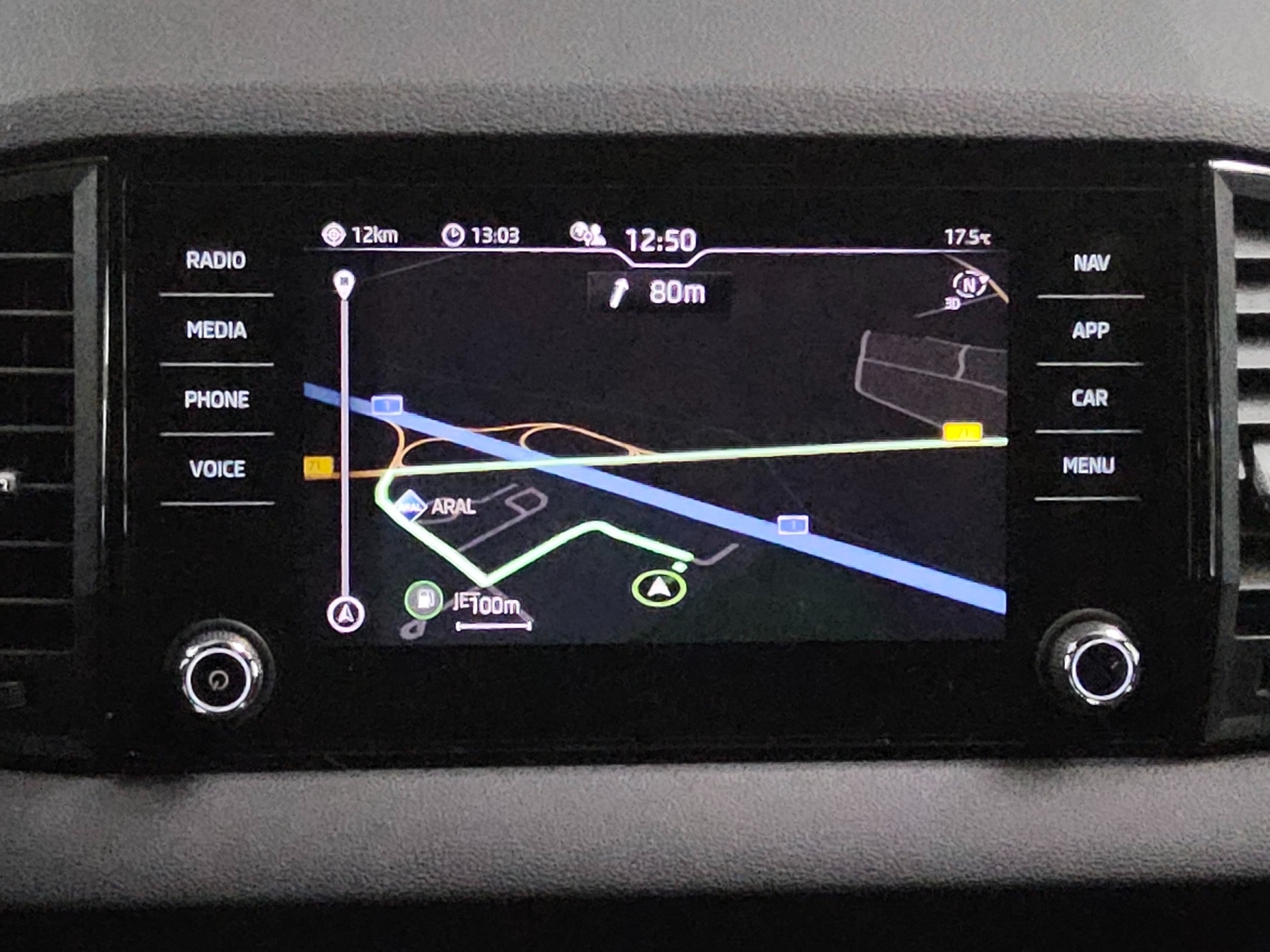 Skoda Karoq 1.5 TSI SportLine Navi LED vc ACC PDC Shz 7