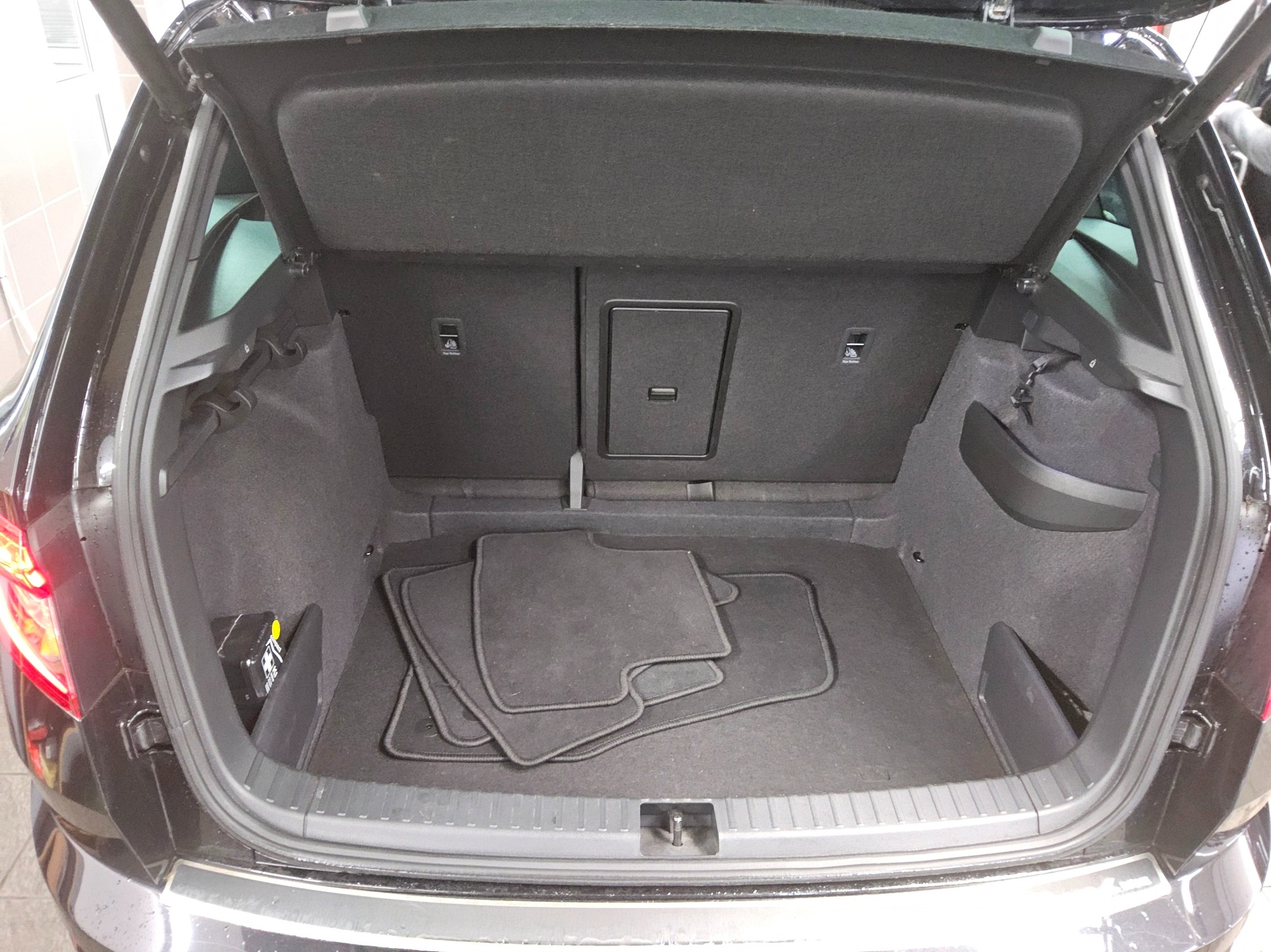 Skoda Karoq 1.5 TSI SportLine Navi LED vc ACC PDC Shz 12