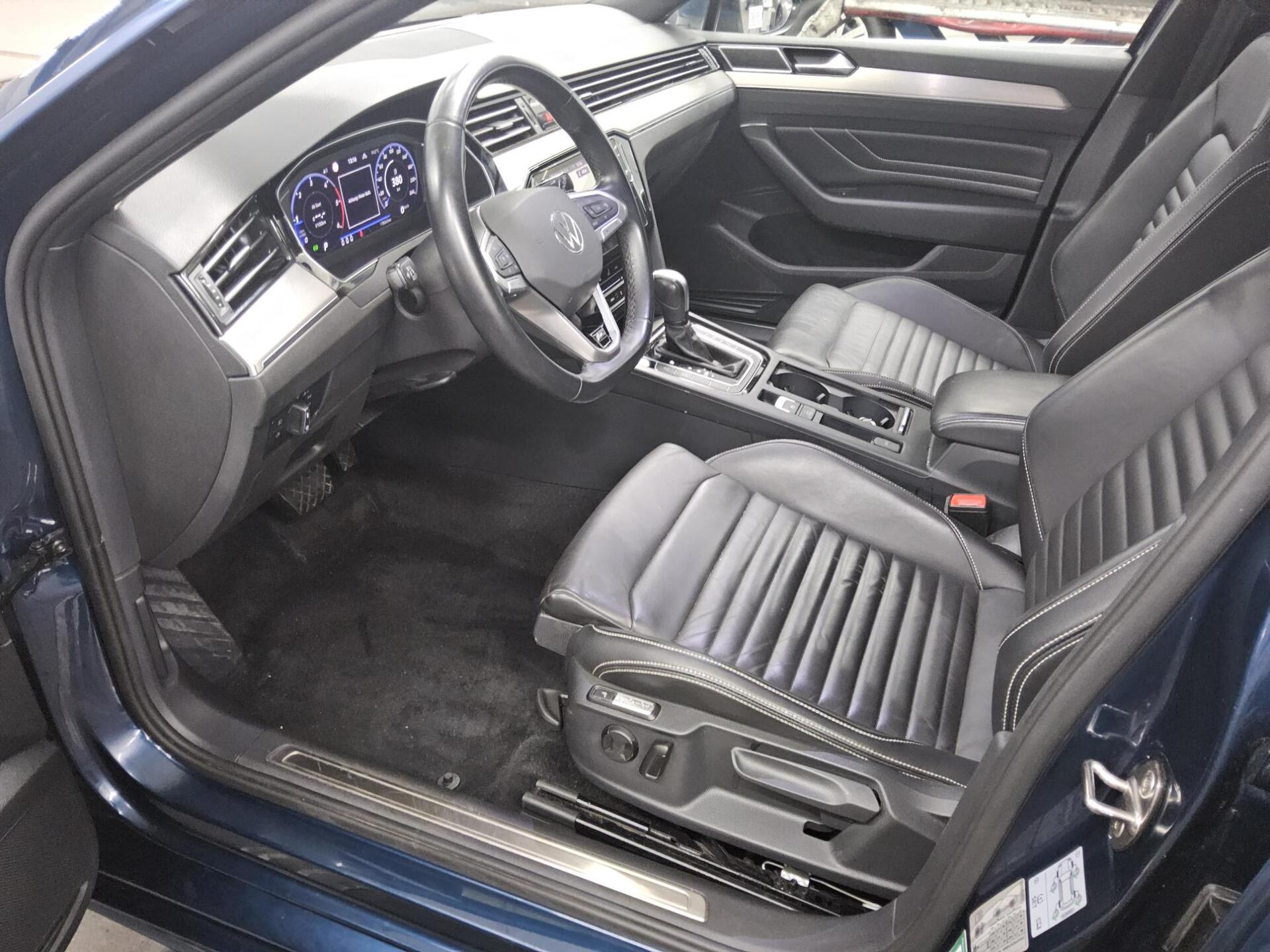 Volkswagen Passat Var. 2.0 TDI R-Line Leder Navi Matrix 8