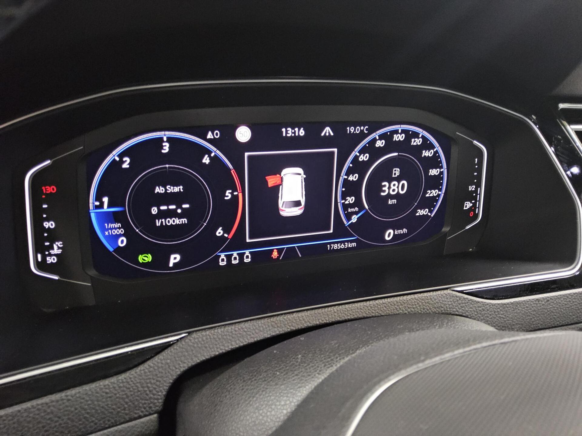 Volkswagen Passat Var. 2.0 TDI R-Line Leder Navi Matrix 10