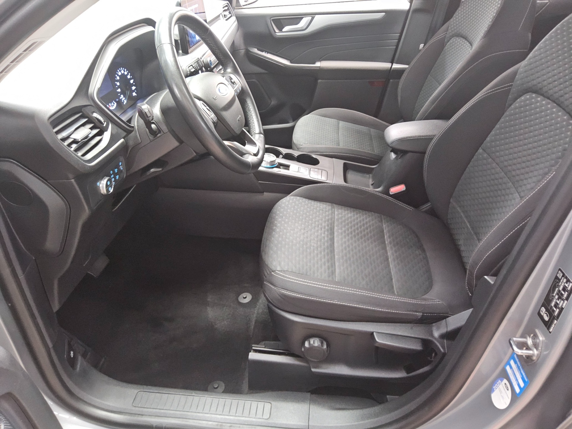 Ford Kuga 2.0 EB Cool&Connect Navi AHK PDC 8