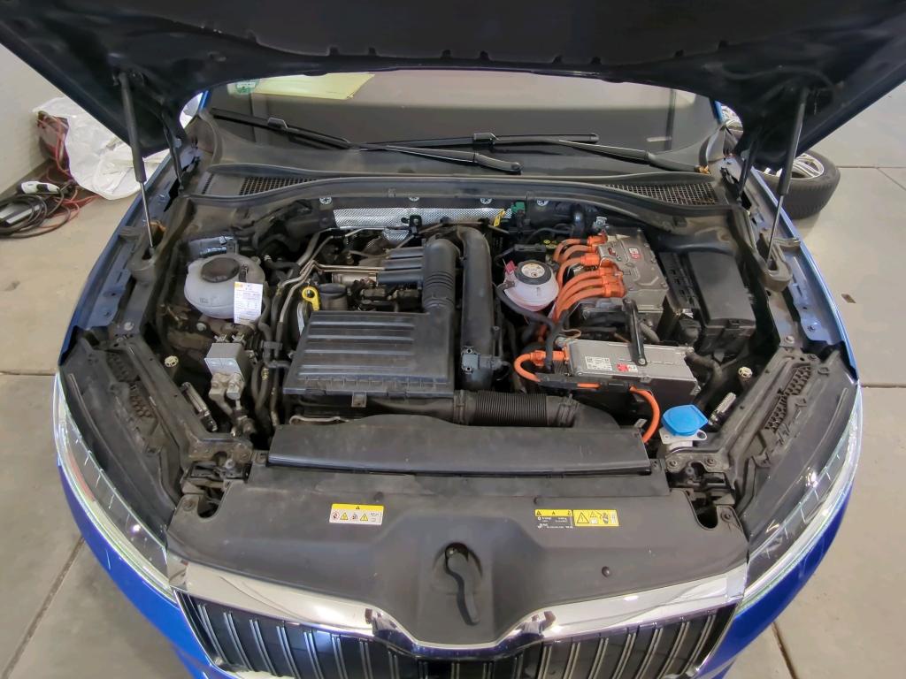 Skoda Superb Kombi 1.4 TSI iV Style NAVI LED PANO SHZ 10