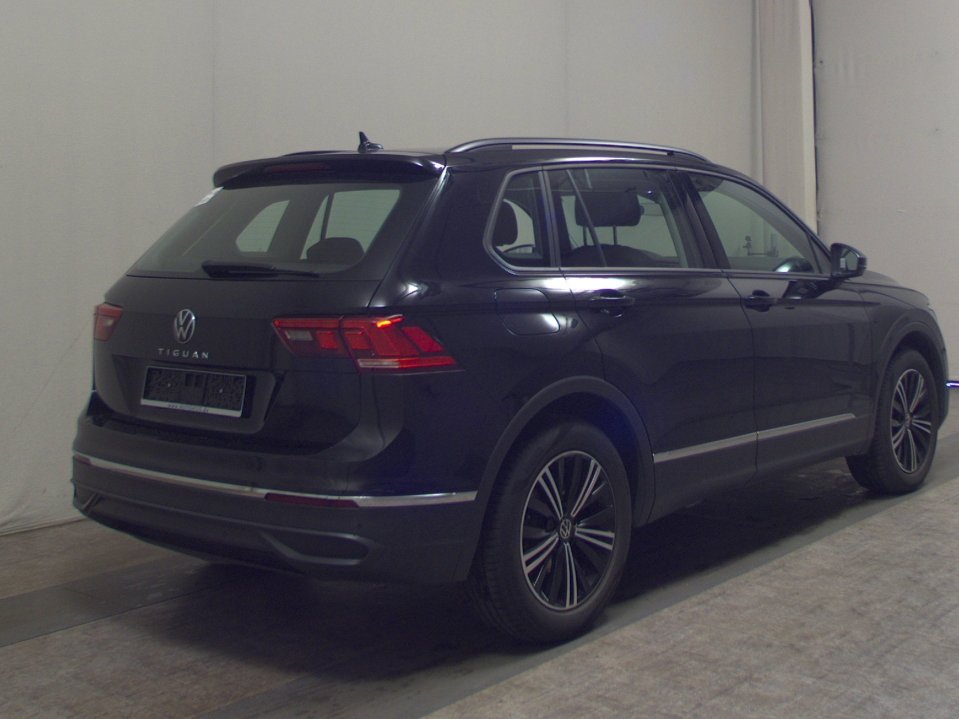 Volkswagen Tiguan 2.0 TDI Life Navi LED ACC 4xShz PDC BT 4