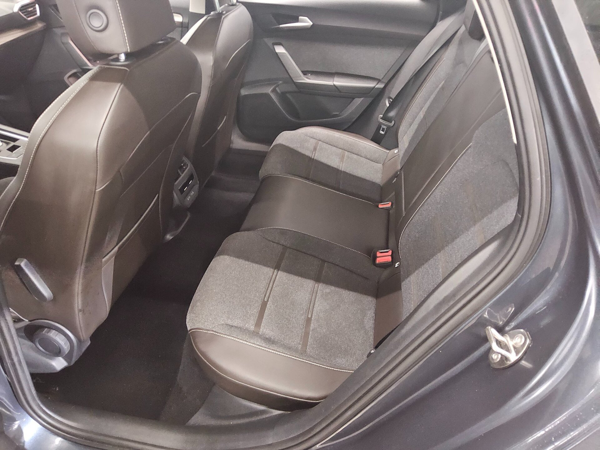 Seat Leon Sportstourer 1.4 e-HYBRID Xcellence Nav AHK 13