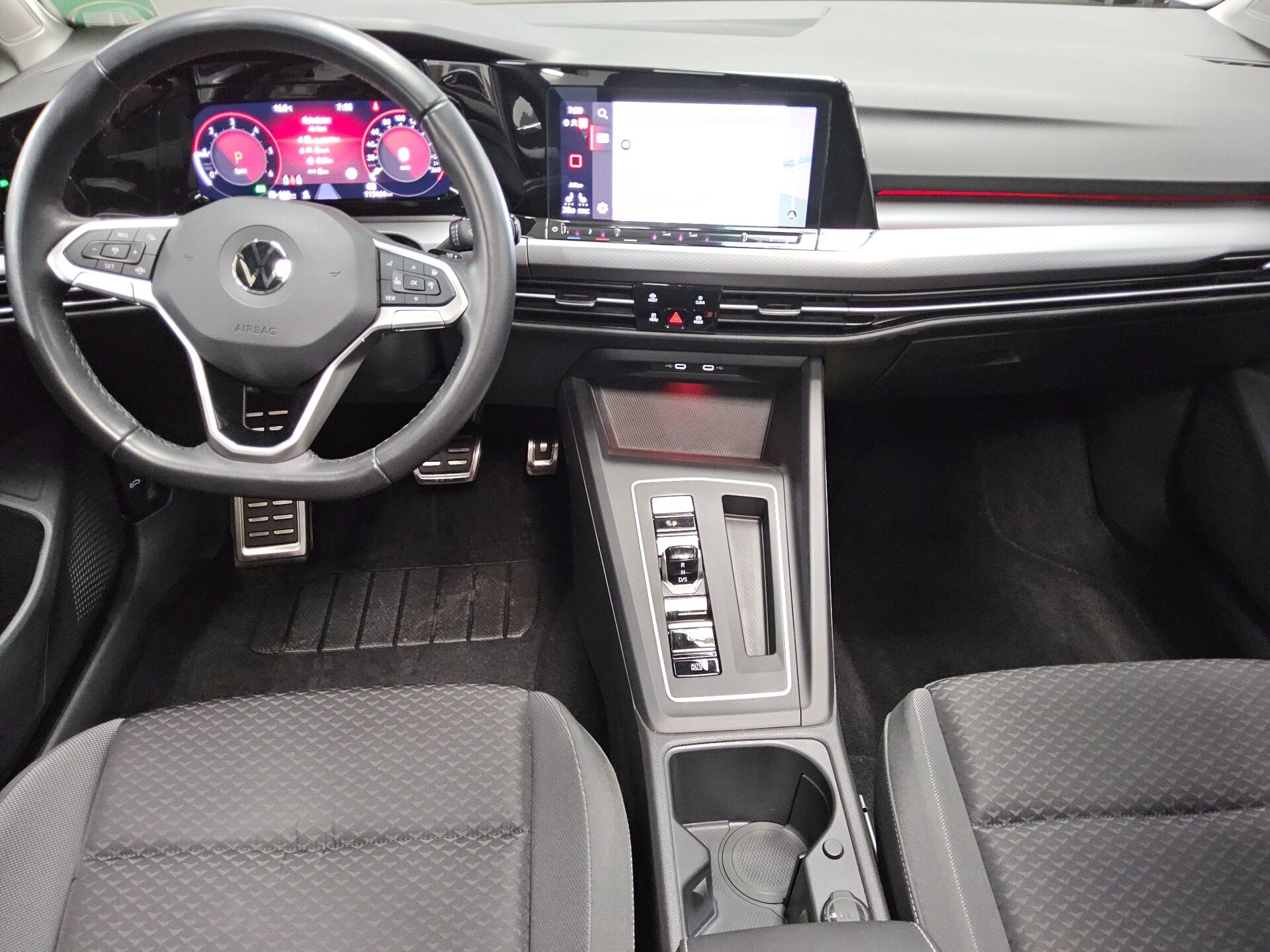 Volkswagen Golf-8 Var. 2.0 TDI Active Navi LED DC Pano ACC 5