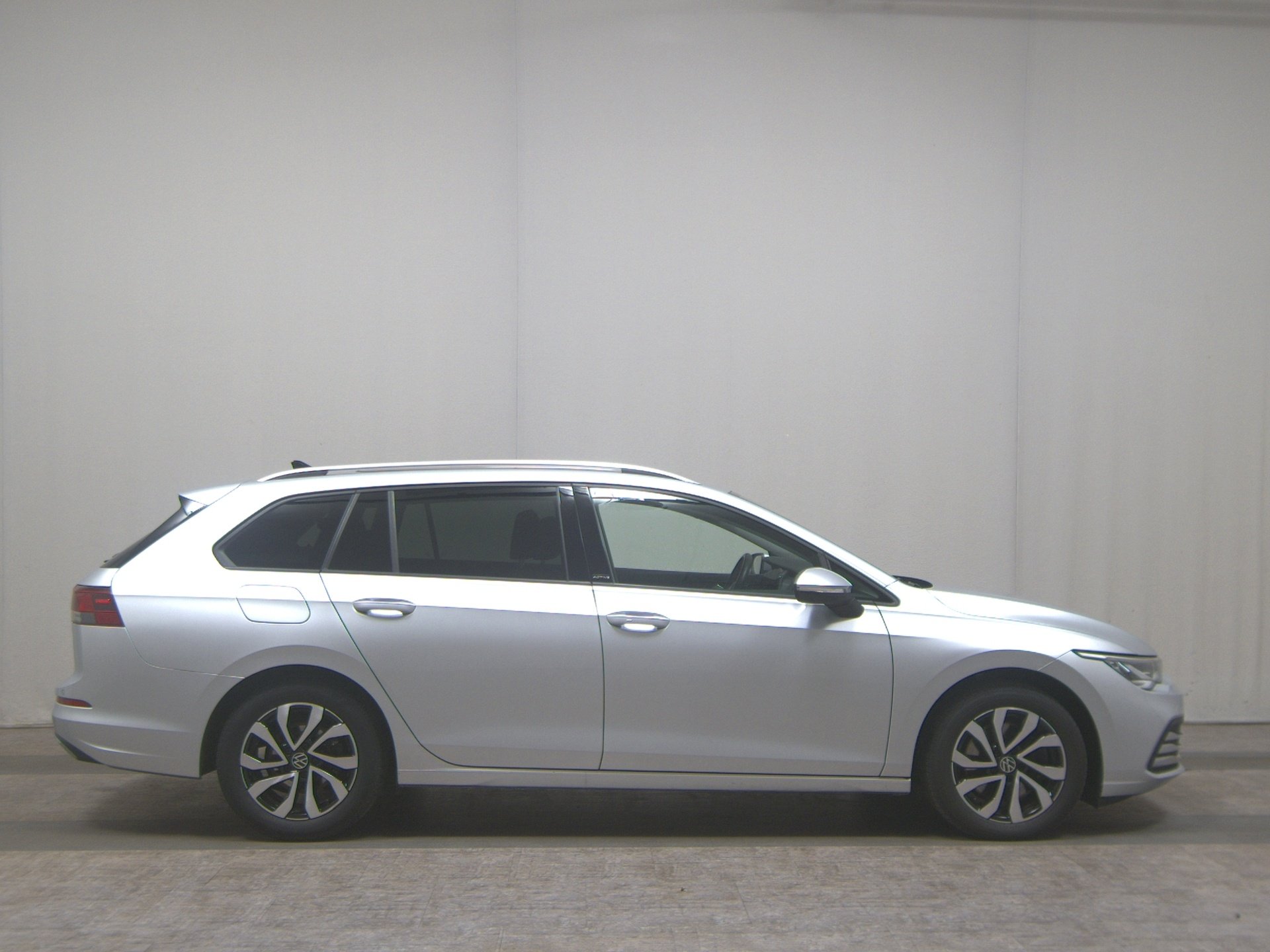 Volkswagen Golf-8 Var. 2.0 TDI Active Navi LED DC Pano ACC