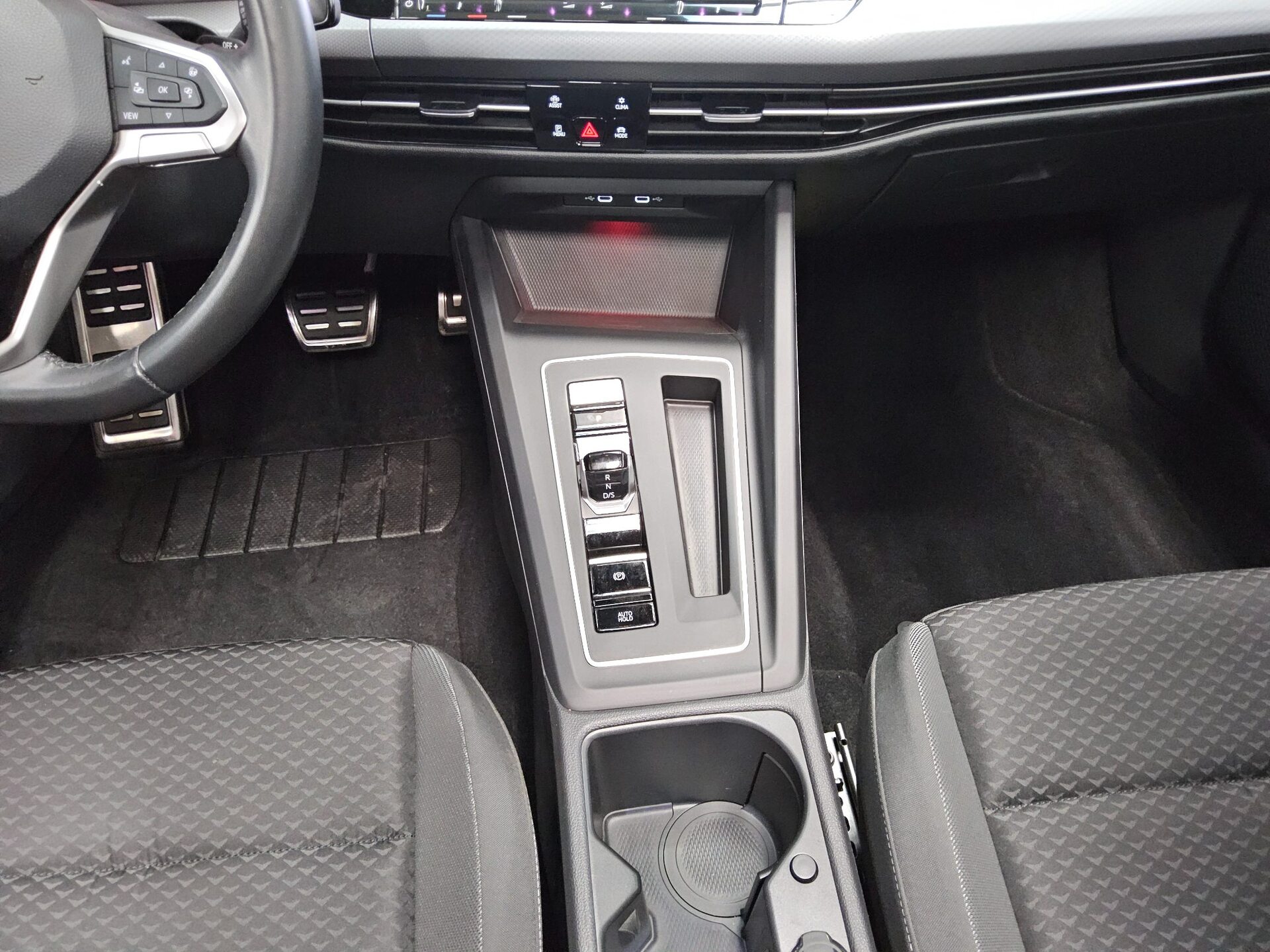 Volkswagen Golf-8 Var. 2.0 TDI Active Navi LED DC Pano ACC 6