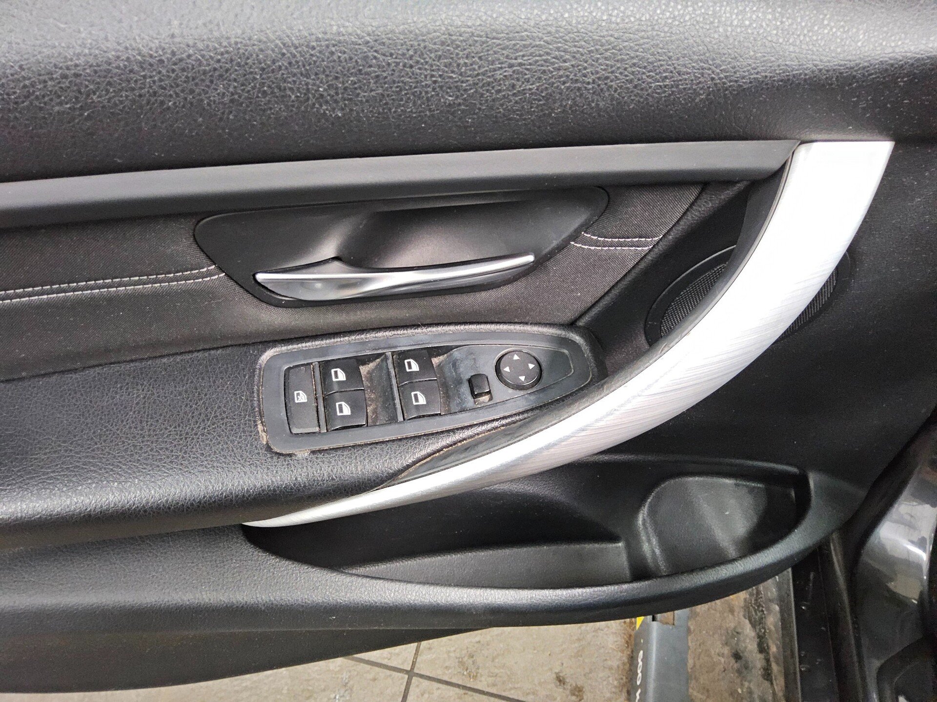 BMW 318dA Touring Navi Xenon HiFi SHZ 9