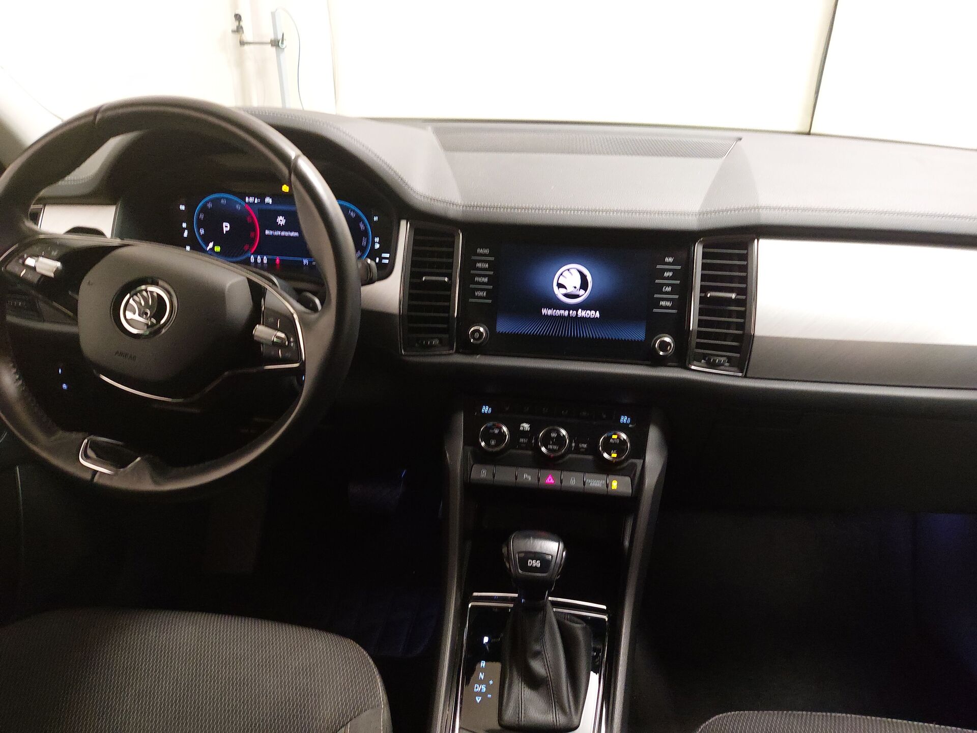 Skoda 2.0 TDI 2.0 TDI Ambition Navi vc AHK LED Kamera 12