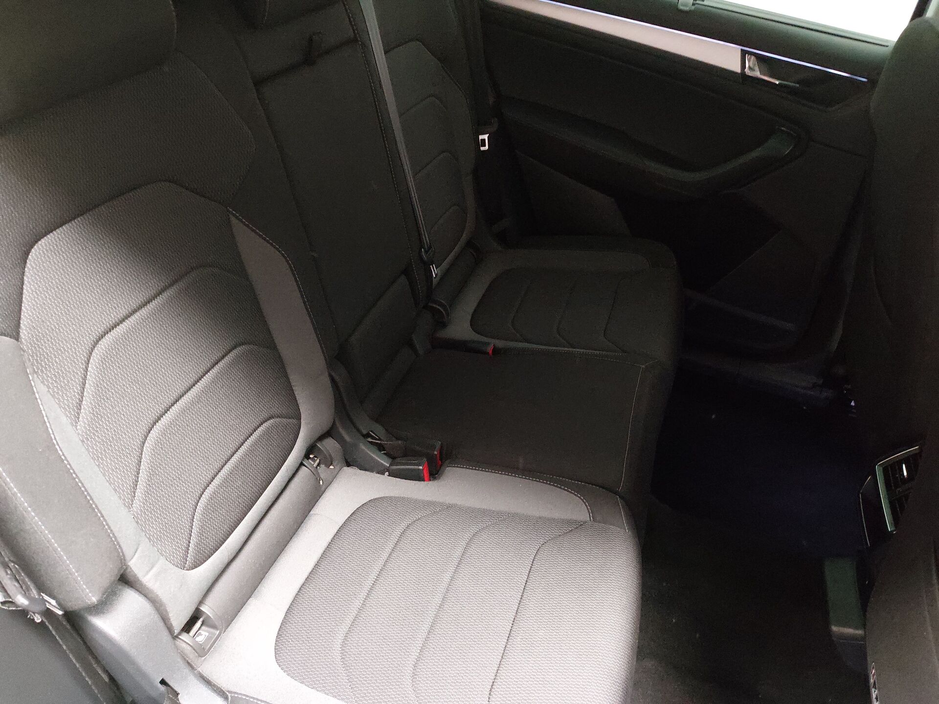 Skoda 2.0 TDI 2.0 TDI Ambition Navi vc AHK LED Kamera 13