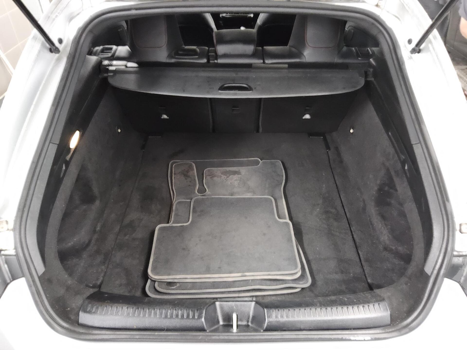 Mercedes-Benz CLA 200 SB d AMG-Line Night Navi Pano MB-LED AHK 12