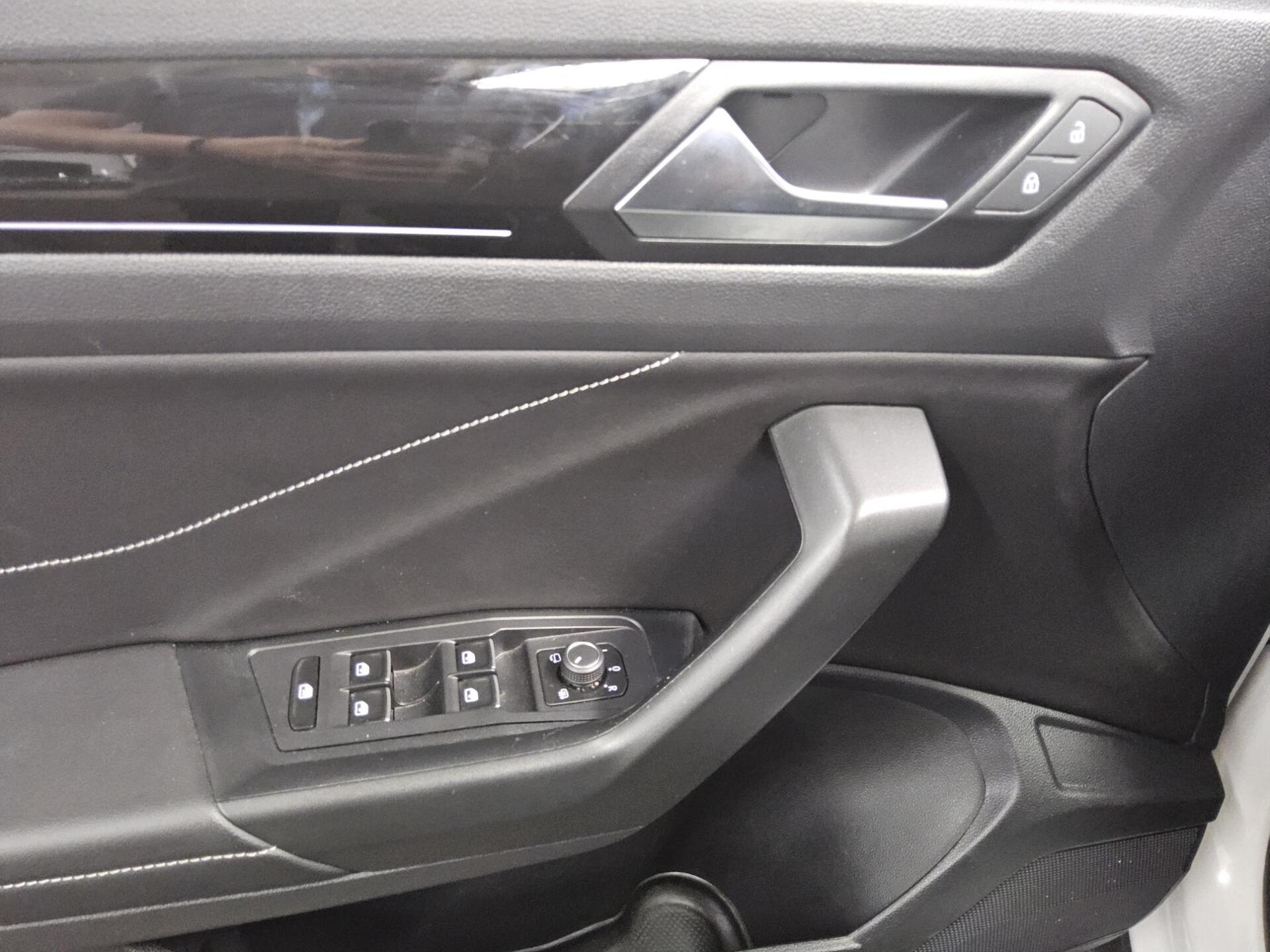 Volkswagen T-Roc 1.0 TSI R-Line Navi DC LED ACC Massage RFK 10