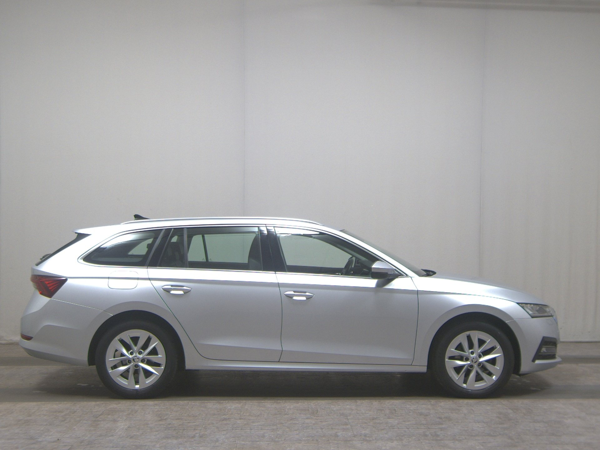 Skoda Octavia Kombi 2.0 TDI Style Leder Navi LED vc Canton RFK