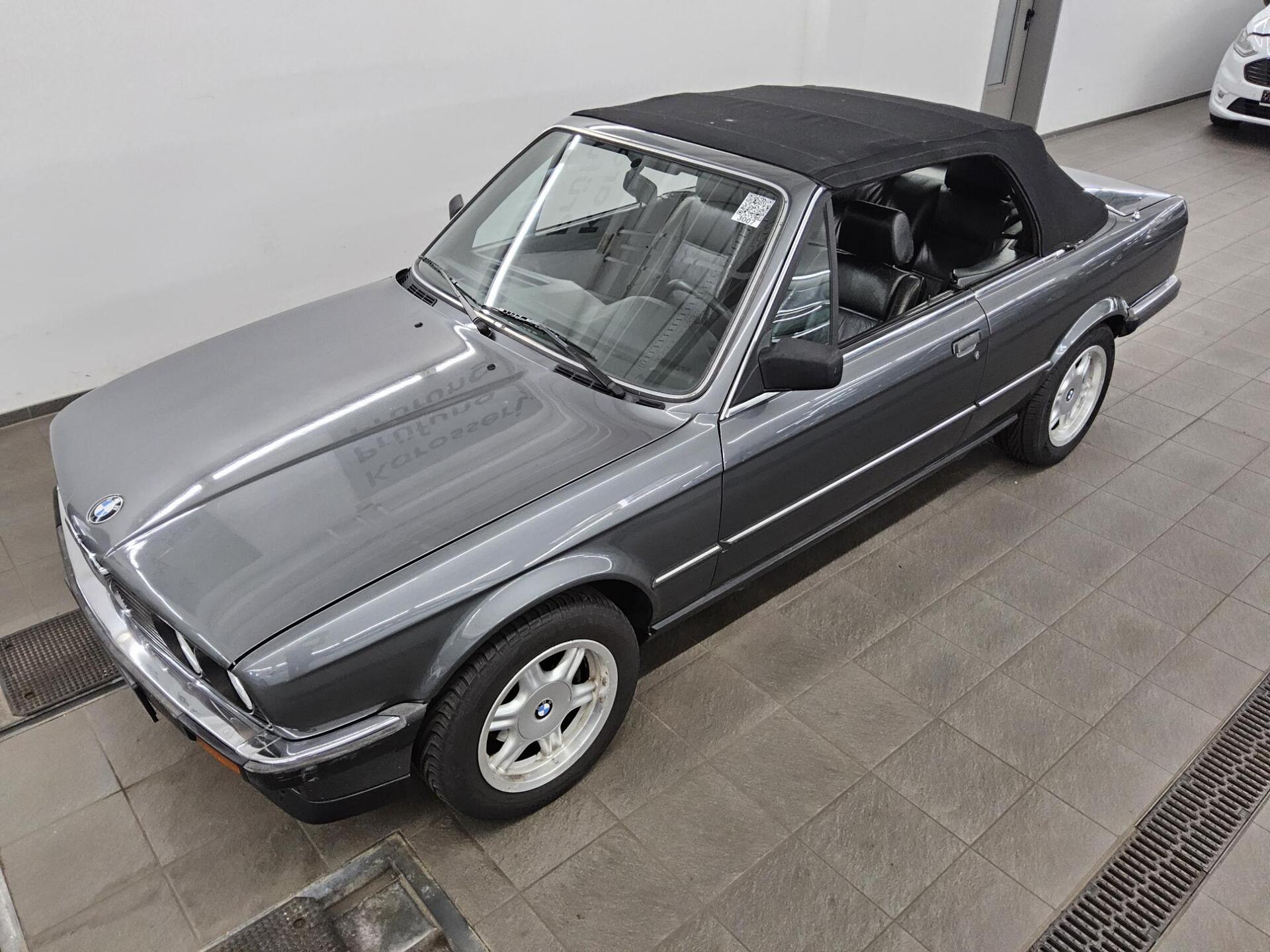 BMW 325i Cabrio Leder Sportsitz Hardtop Radio 5