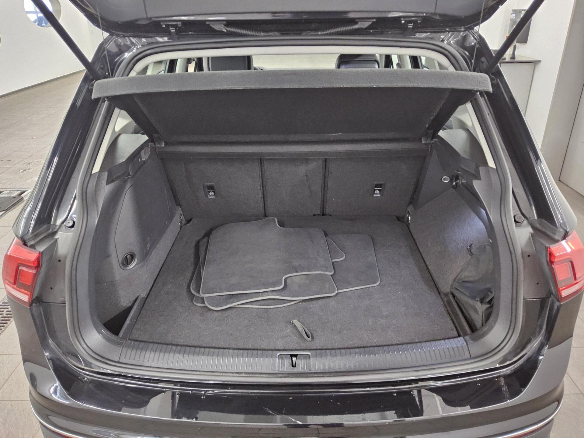 Volkswagen Tiguan 1.4 TSI eHybrid Life Leder Navi LED DC 12