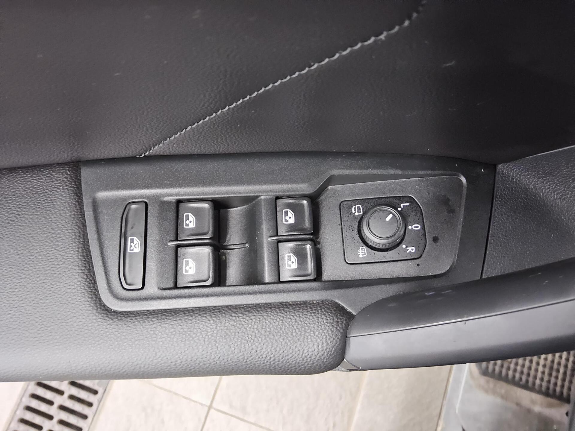 Volkswagen Tiguan 1.4 TSI eHybrid Life Leder Navi LED DC 10