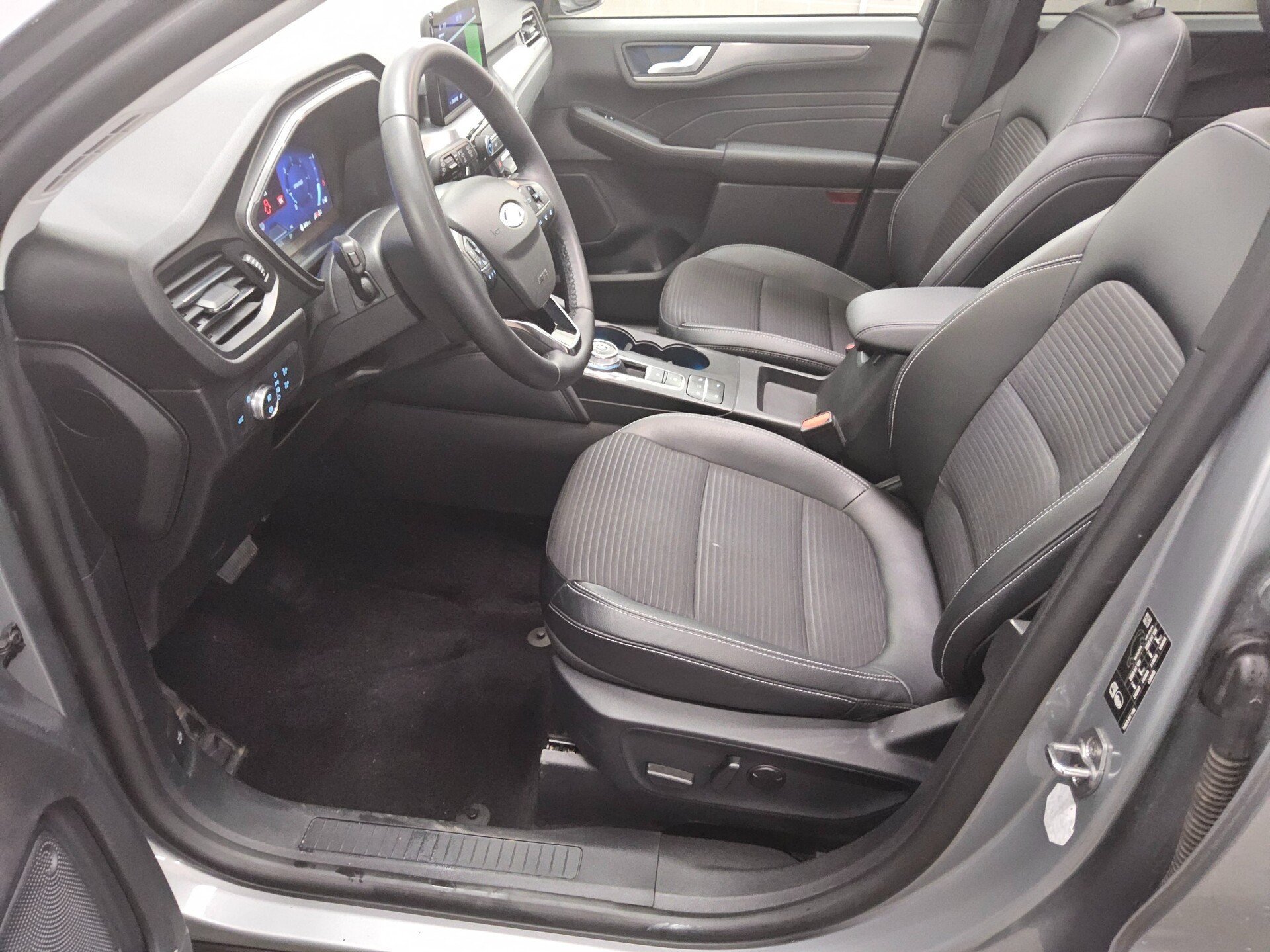 Ford Kuga 1.5 EB Titanium X Navi LED Pano DC B&O AHK 9
