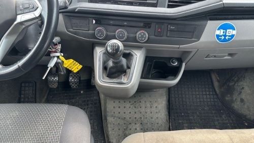 Volkswagen T6 Transporter 2.0 TDI AHK 10