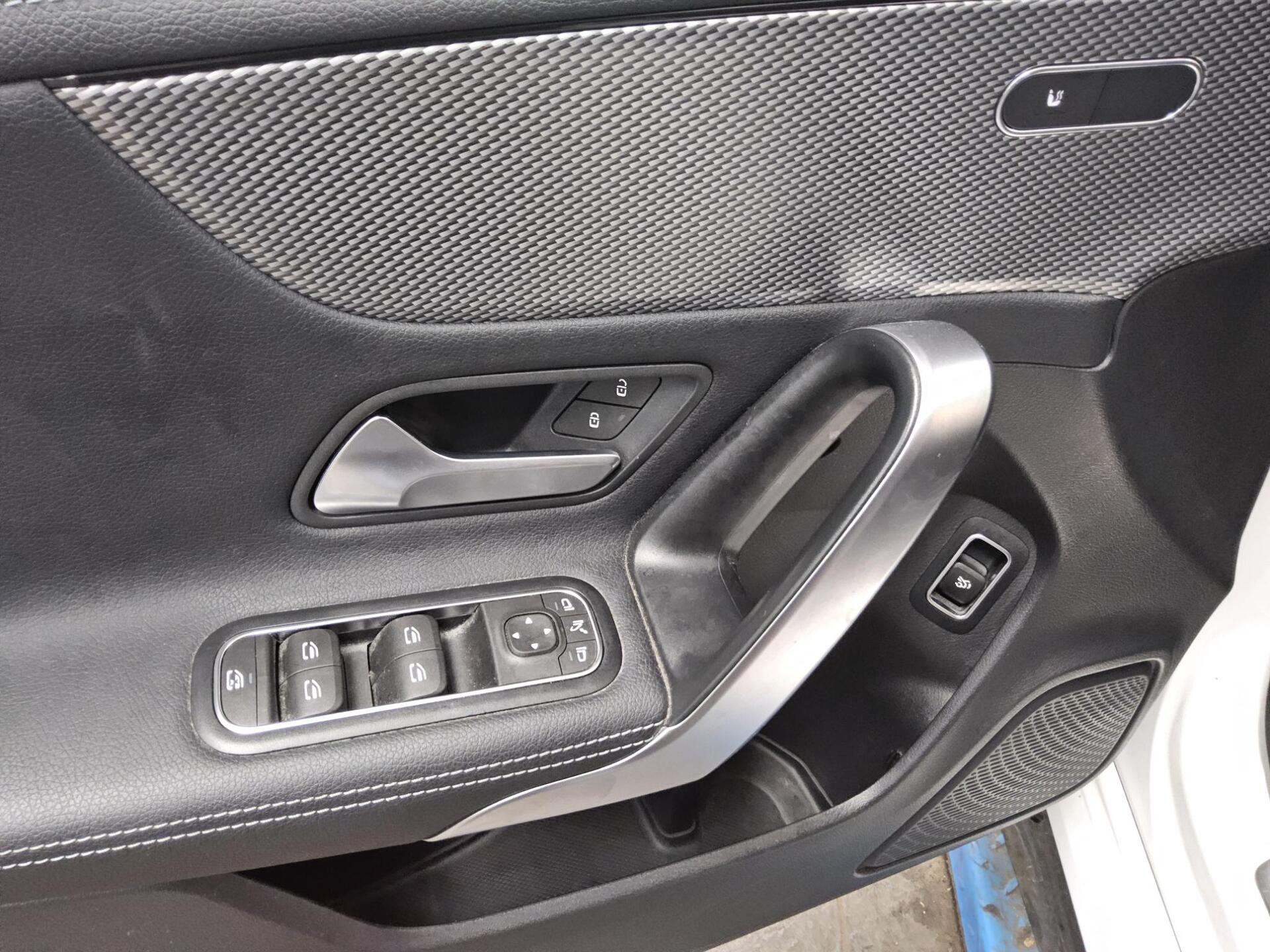 Mercedes-Benz CLA 200 Progressive T-Leder Navi LED SHZ 10