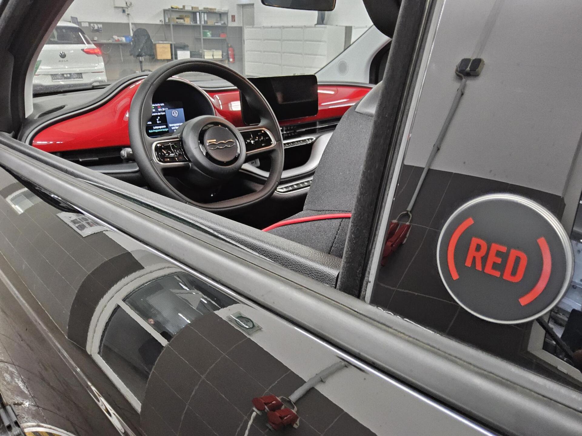 Fiat 500e CarPlay RFK SHZ DAB 4-Sitzer 11