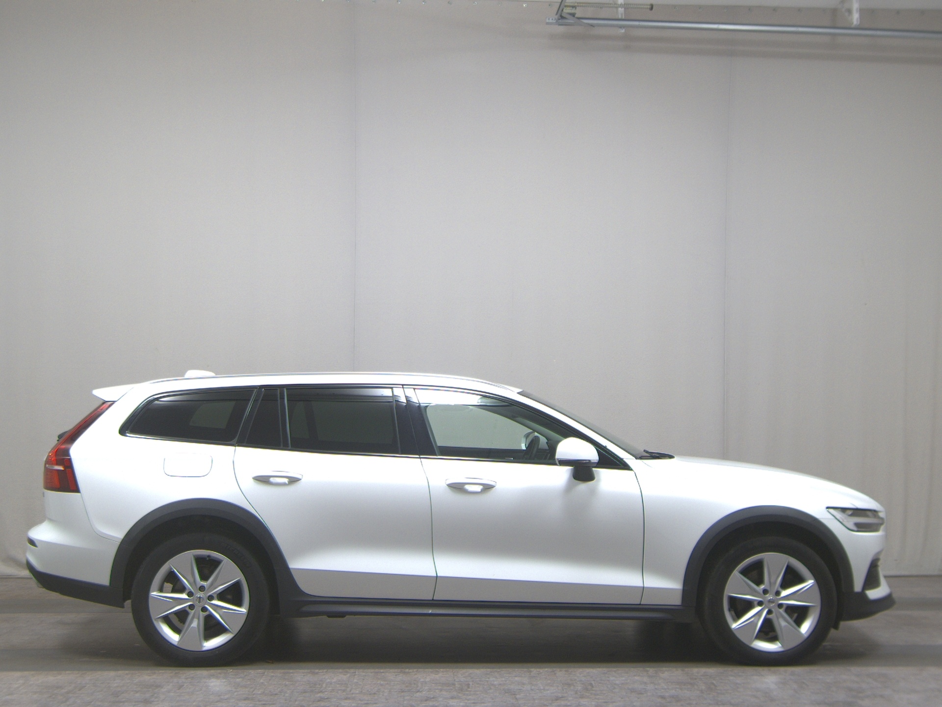 Volvo V60 Cross Country B4 D AWD Navi LED AHK RFK ACC