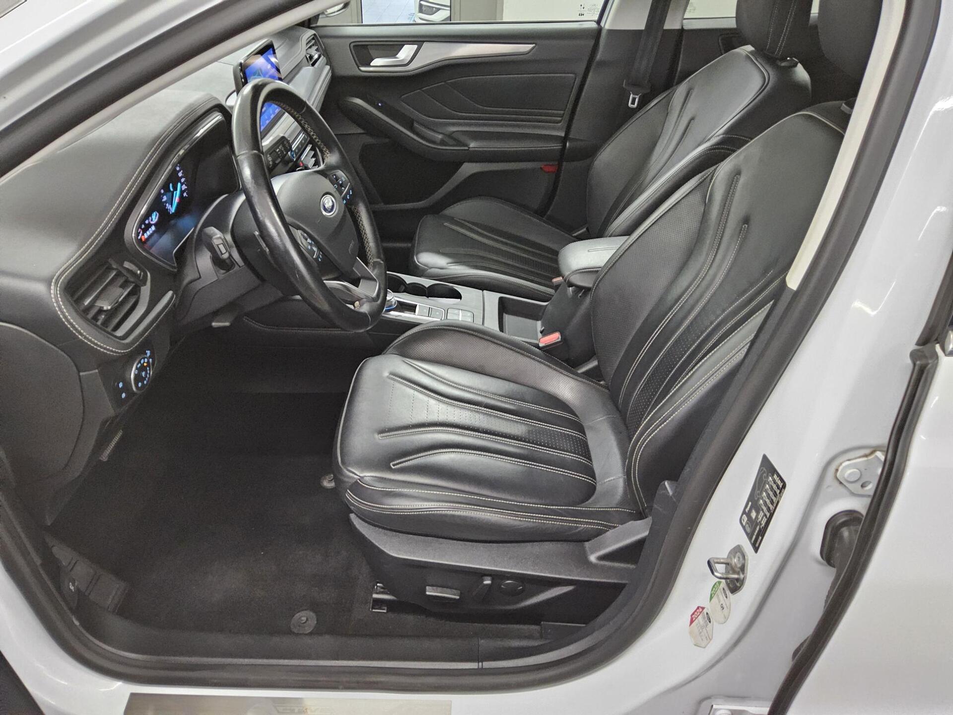 Ford Focus Turnier 1.5 EB Active Vignale Navi HuD AHK 8