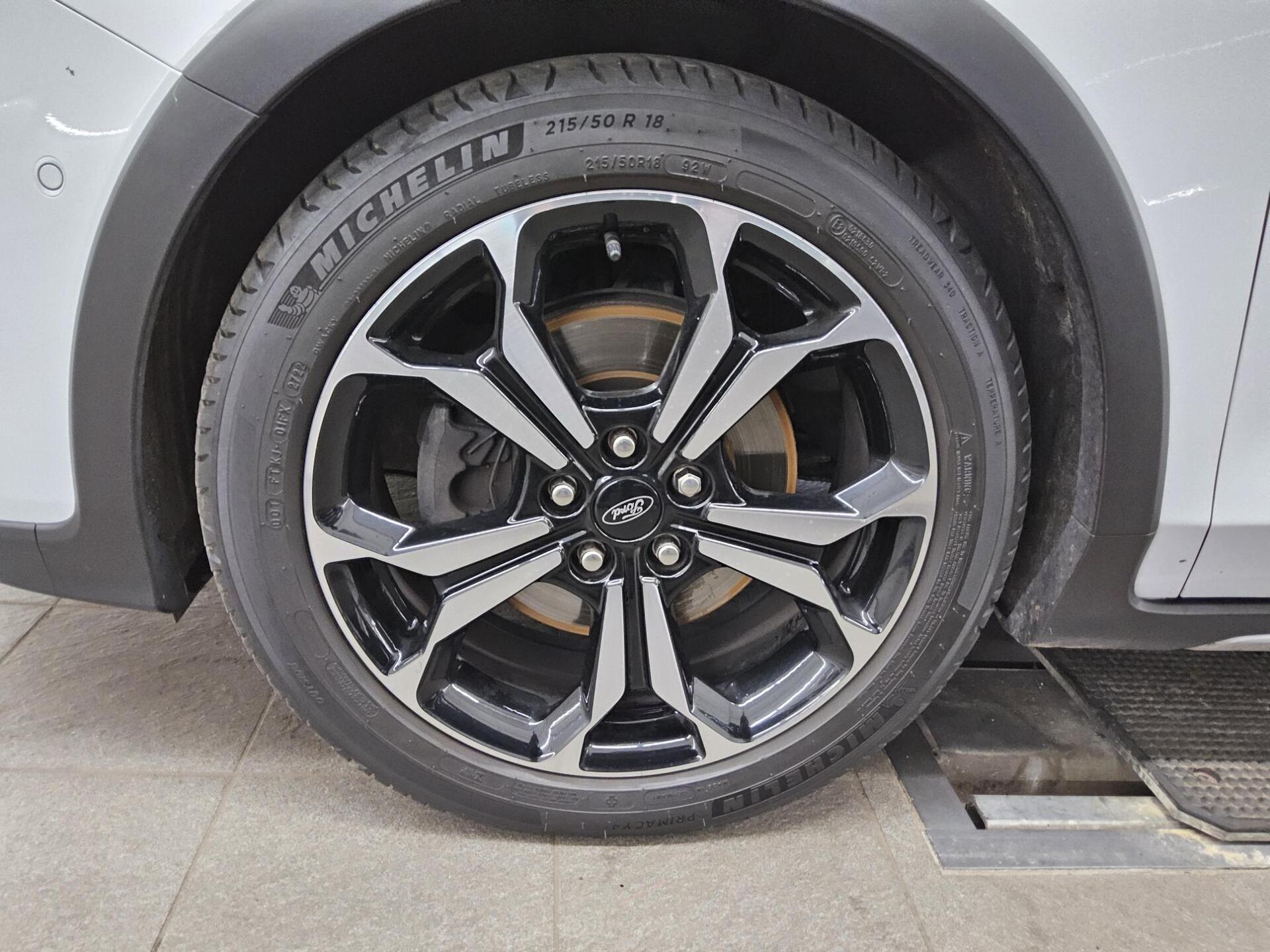 Ford Focus Turnier 1.5 EB Active Vignale Navi HuD AHK 10