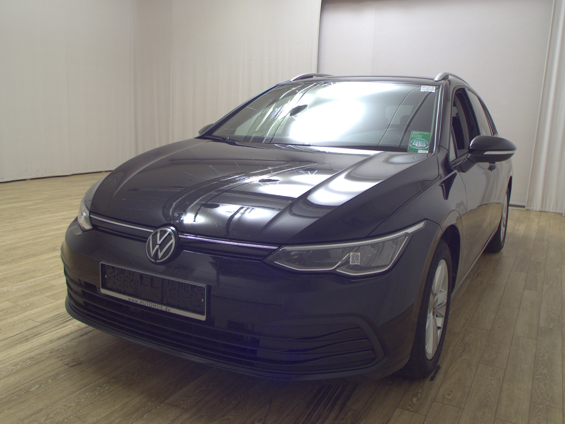 Volkswagen Golf-8 Var. 1.5 TSI Life Navi LED Shz DC 2