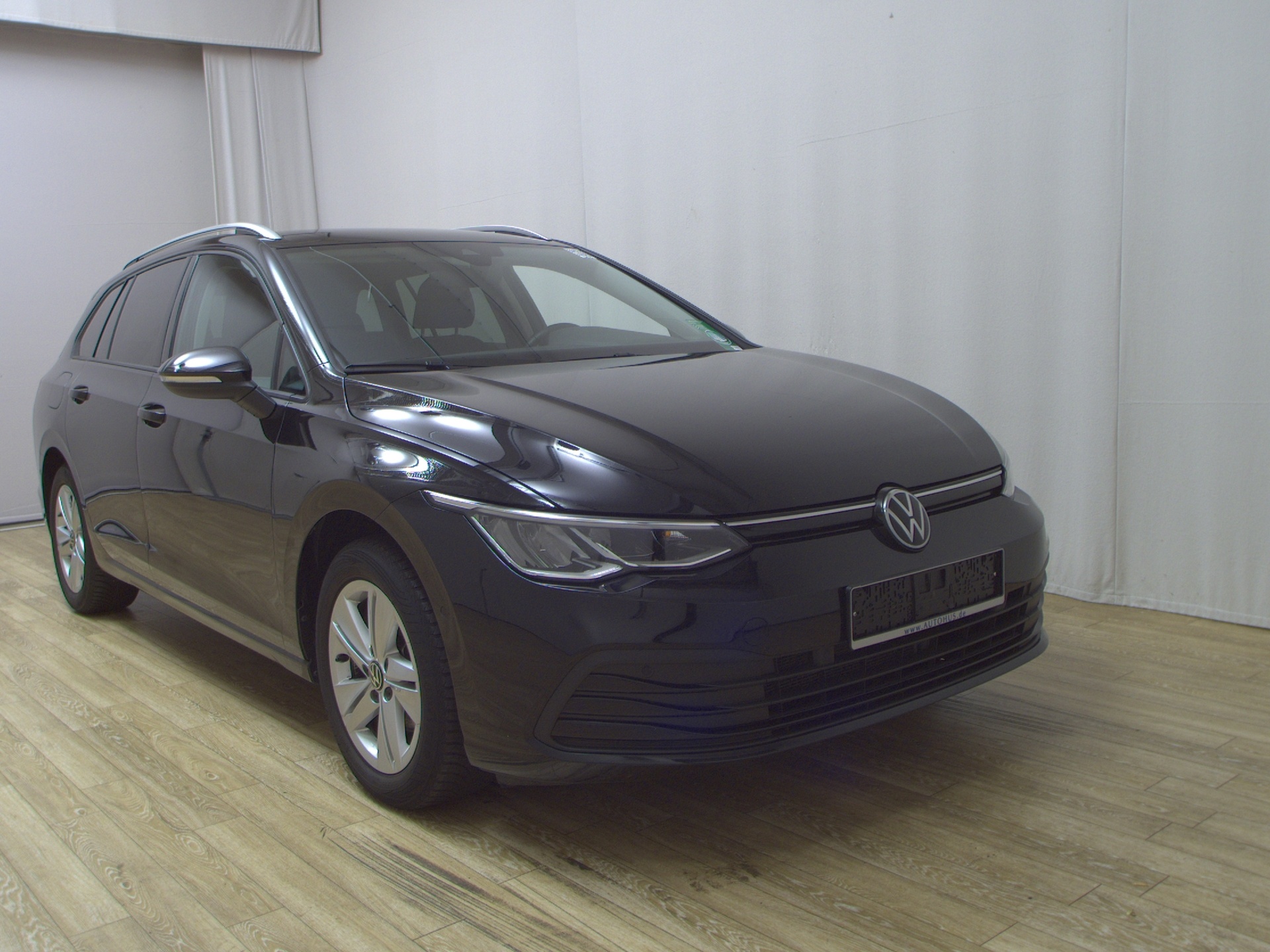 Volkswagen Golf-8 Var. 1.5 TSI Life Navi LED Shz DC 3