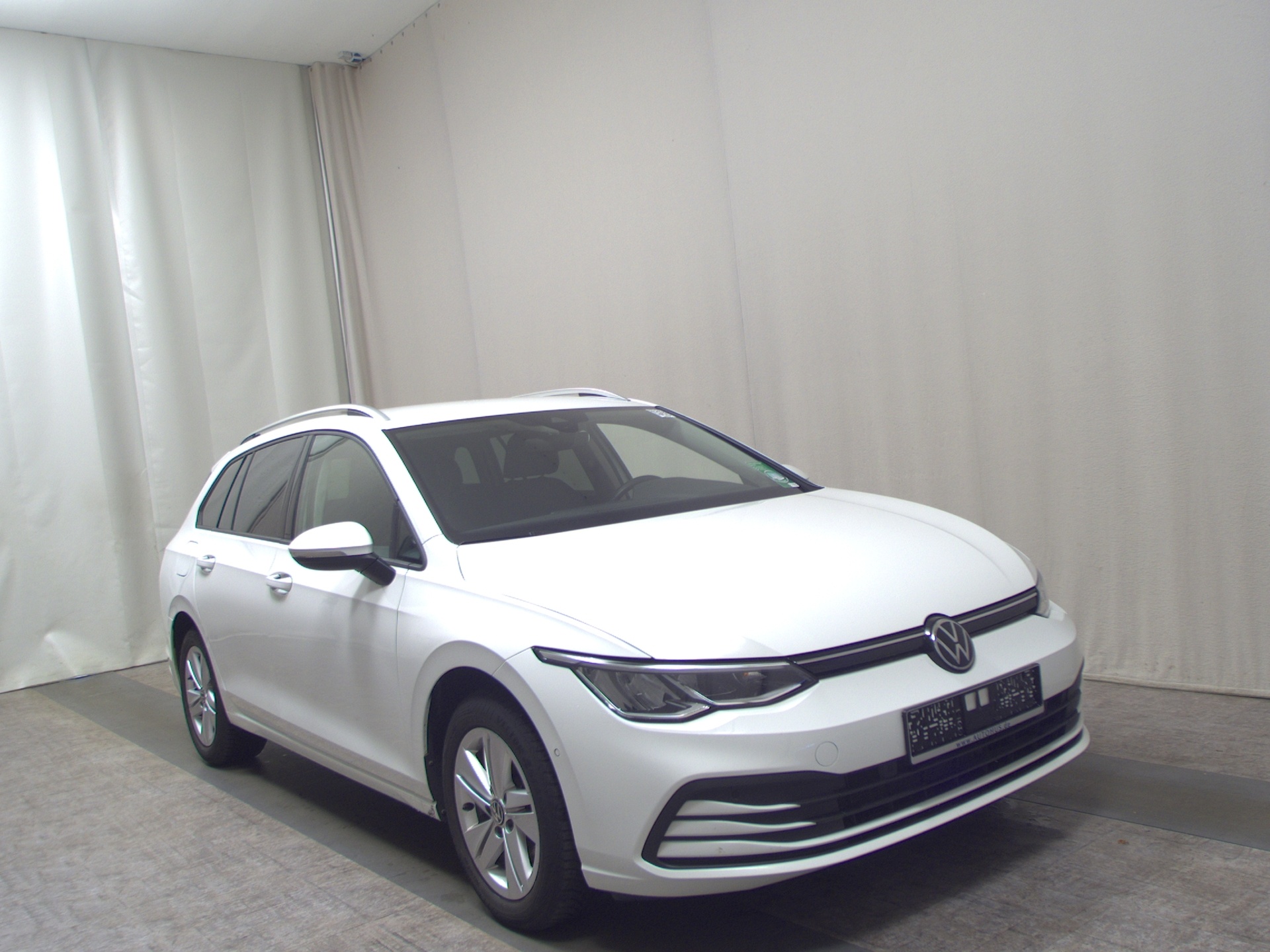 Volkswagen Golf-8 Var. 1.5 TSI Life Navi LED DC PDC Shz 3