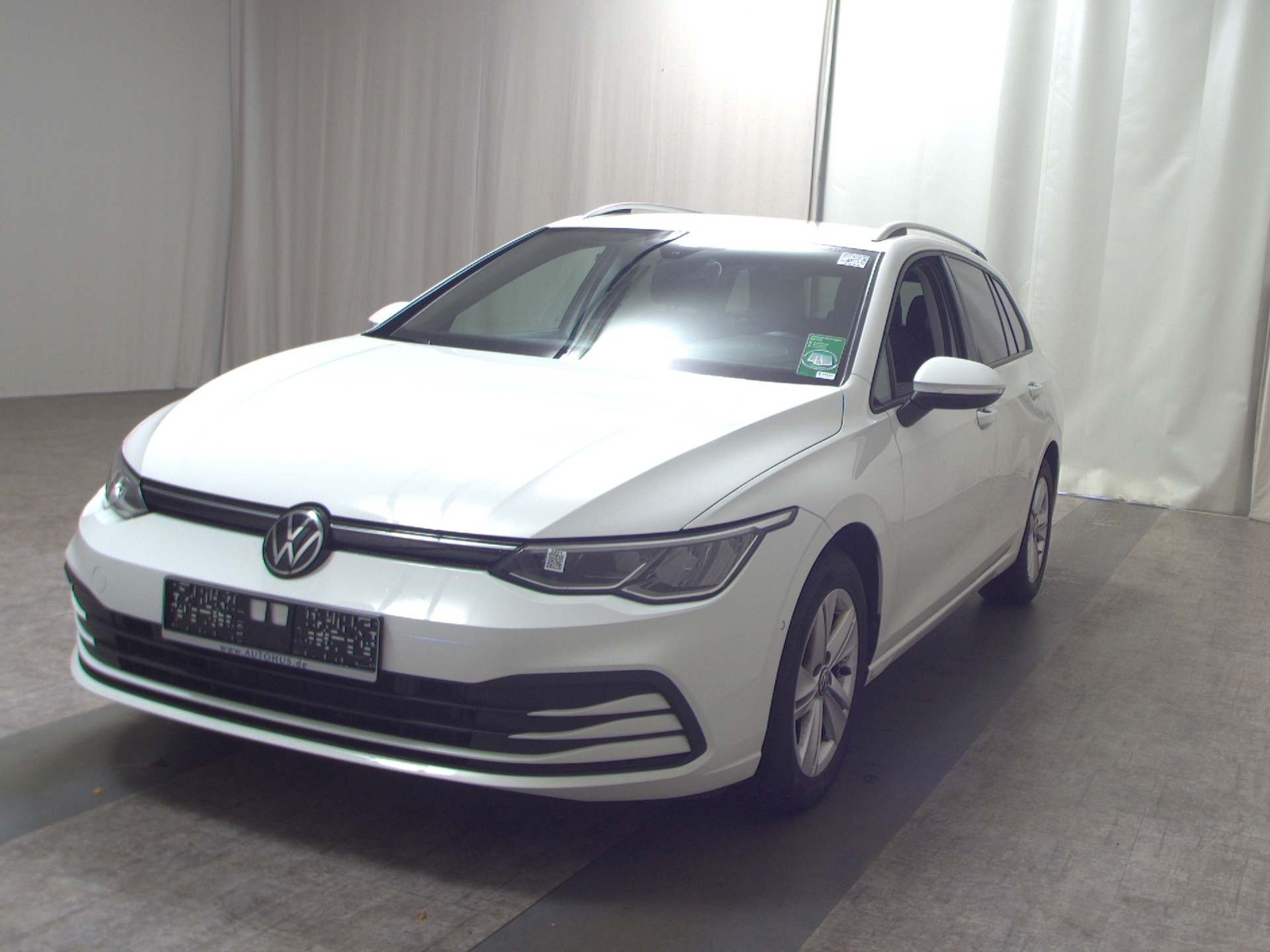 Volkswagen Golf-8 Var. 1.5 TSI Life Navi LED DC PDC Shz 2