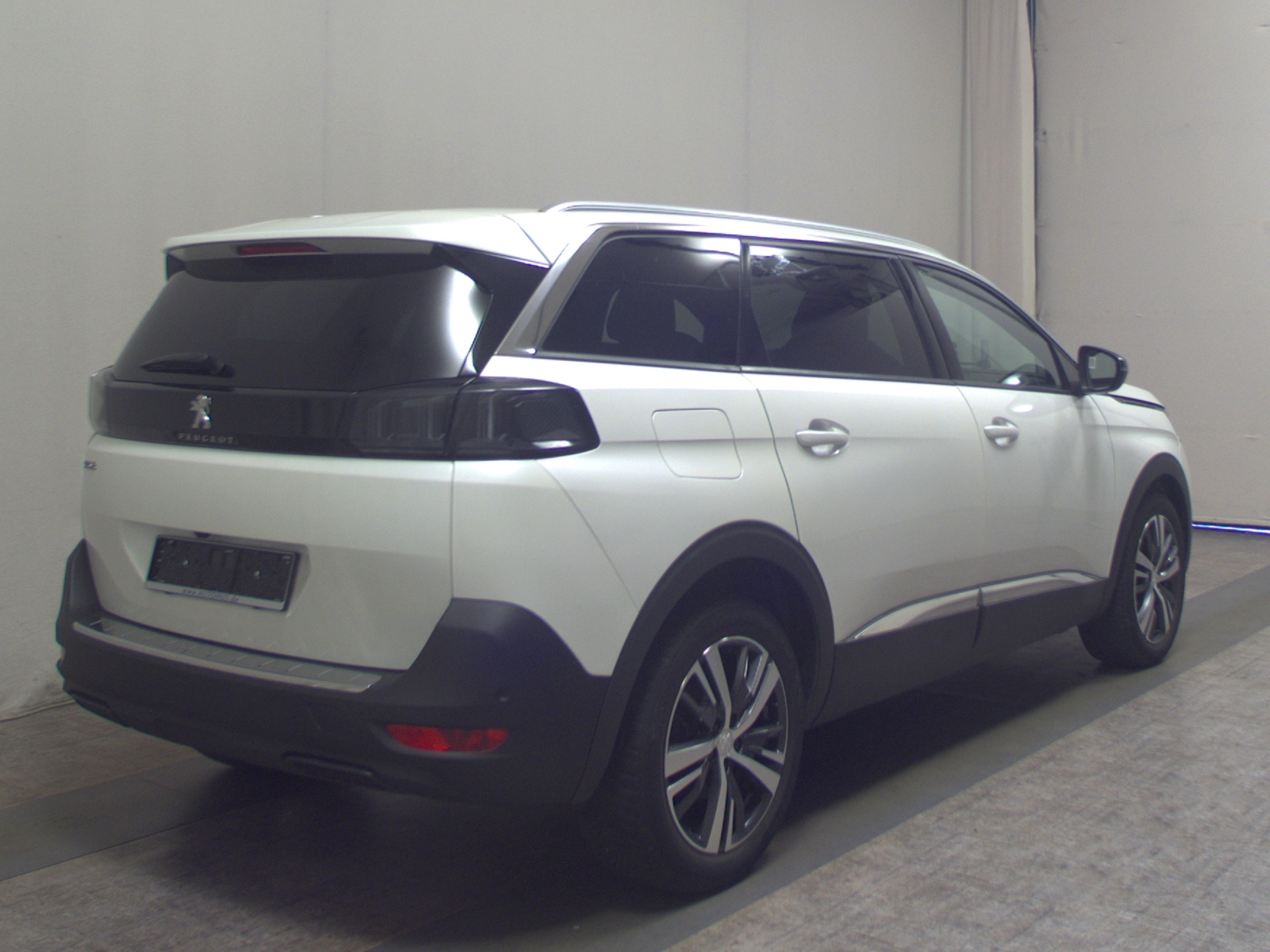 Peugeot 5008 1.2 PureTech Allure 7-Sitze Navi LED RFK 4